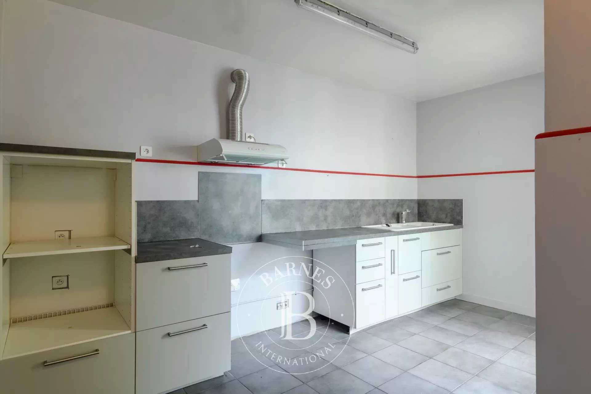 Marseille  - Appartement 8 Pi&egrave;ces 5 Chambres