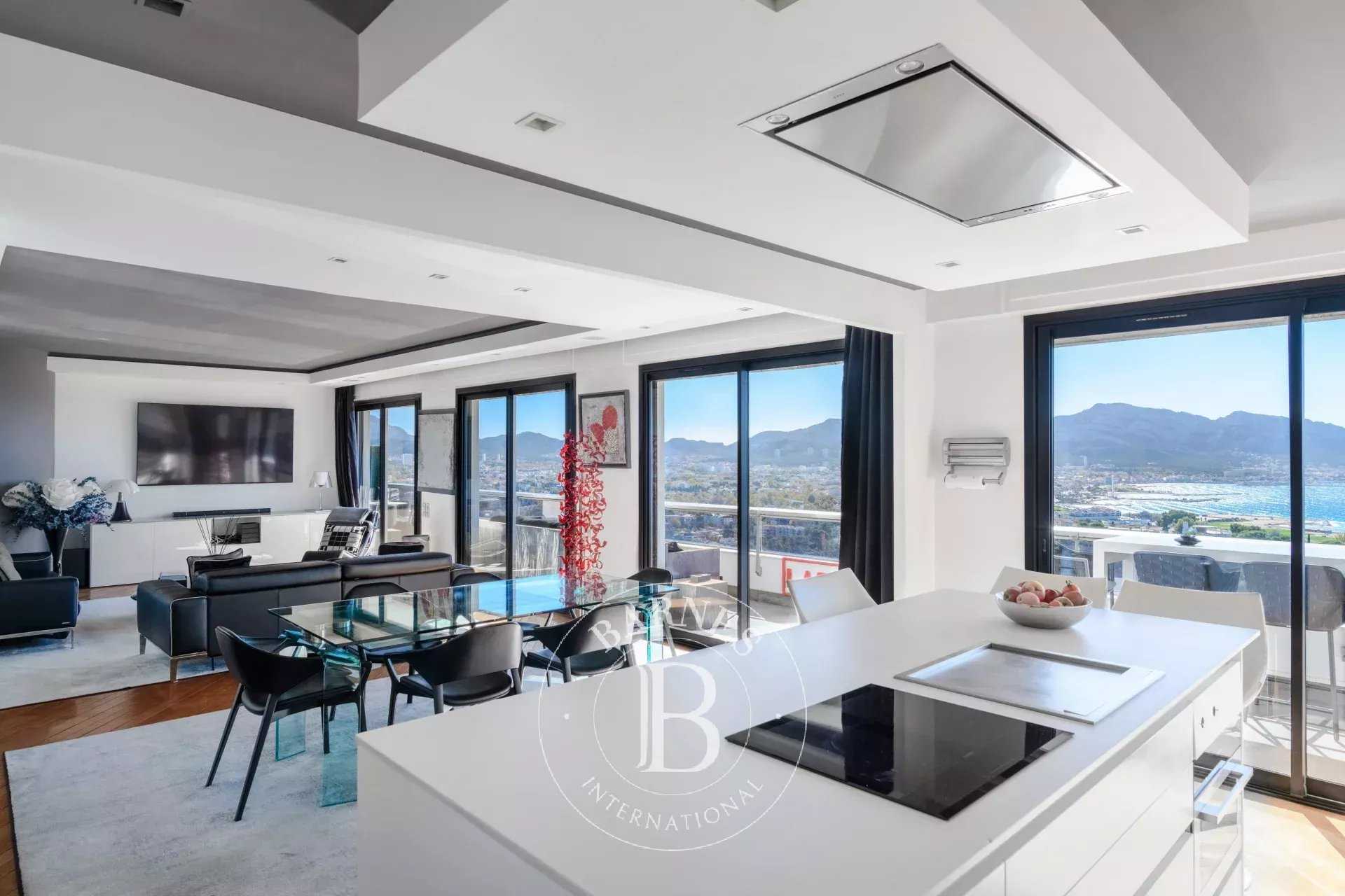 Marseille  - Appartement 6 Pièces 4 Chambres