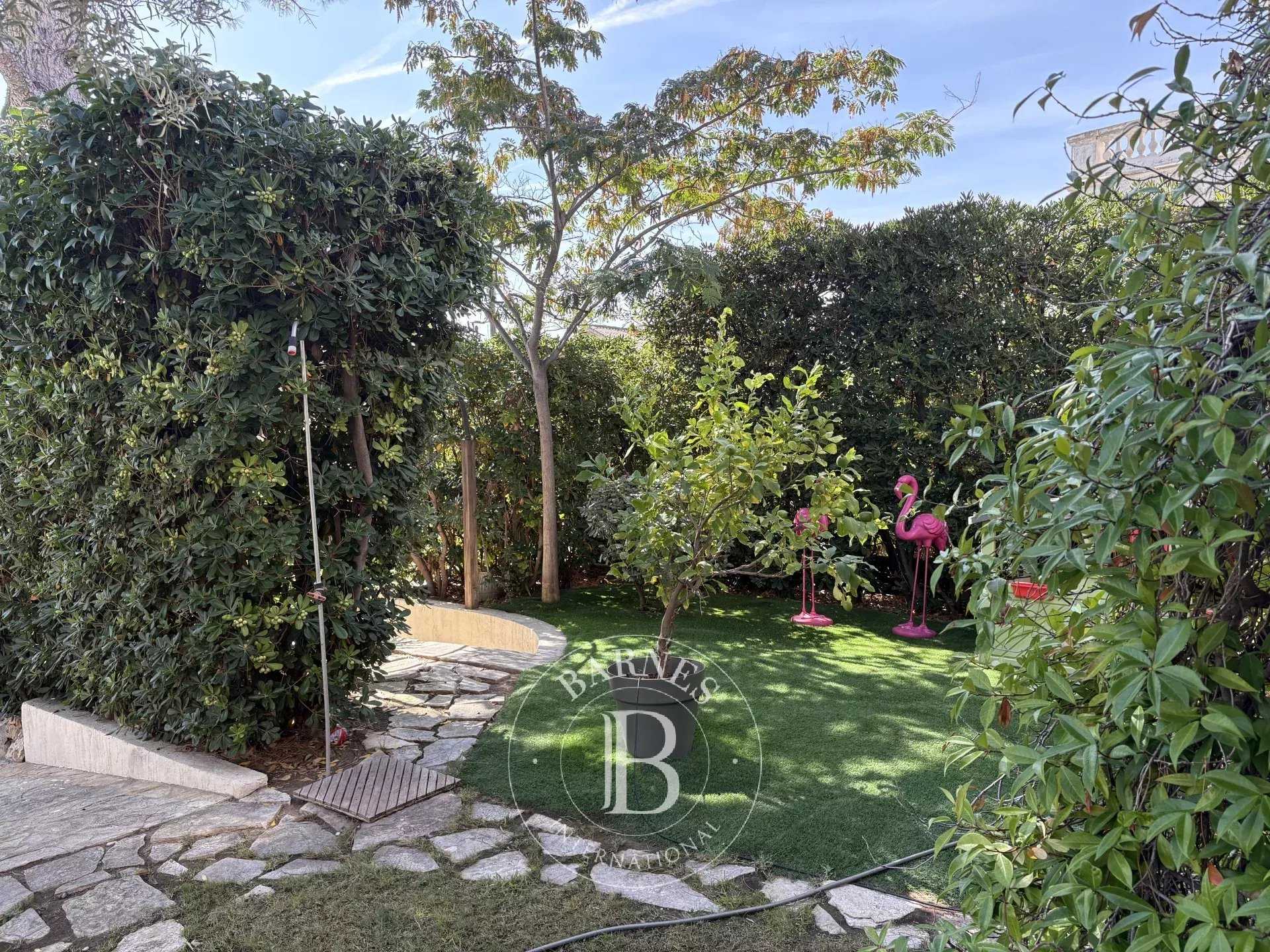 Marseille  - Maison 6 Pièces 5 Chambres