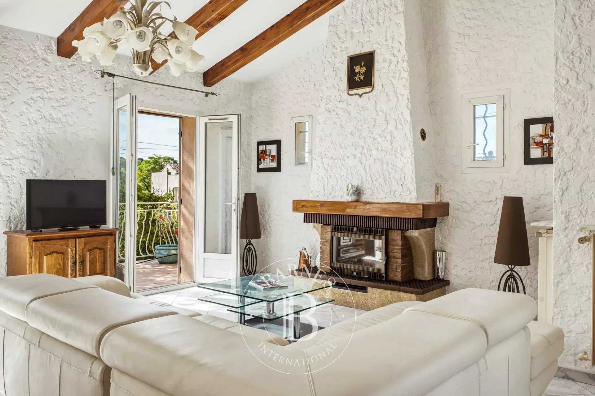 Plan-de-Cuques  - Maison 8 Pi&egrave;ces 6 Chambres