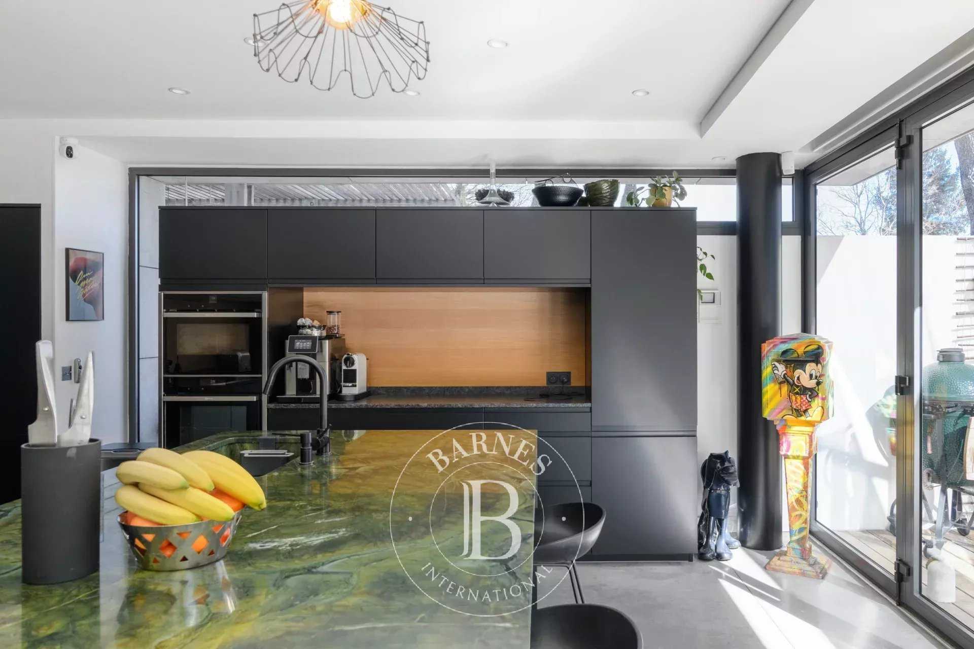 Marseille  - Maison 6 Pi&egrave;ces 4 Chambres