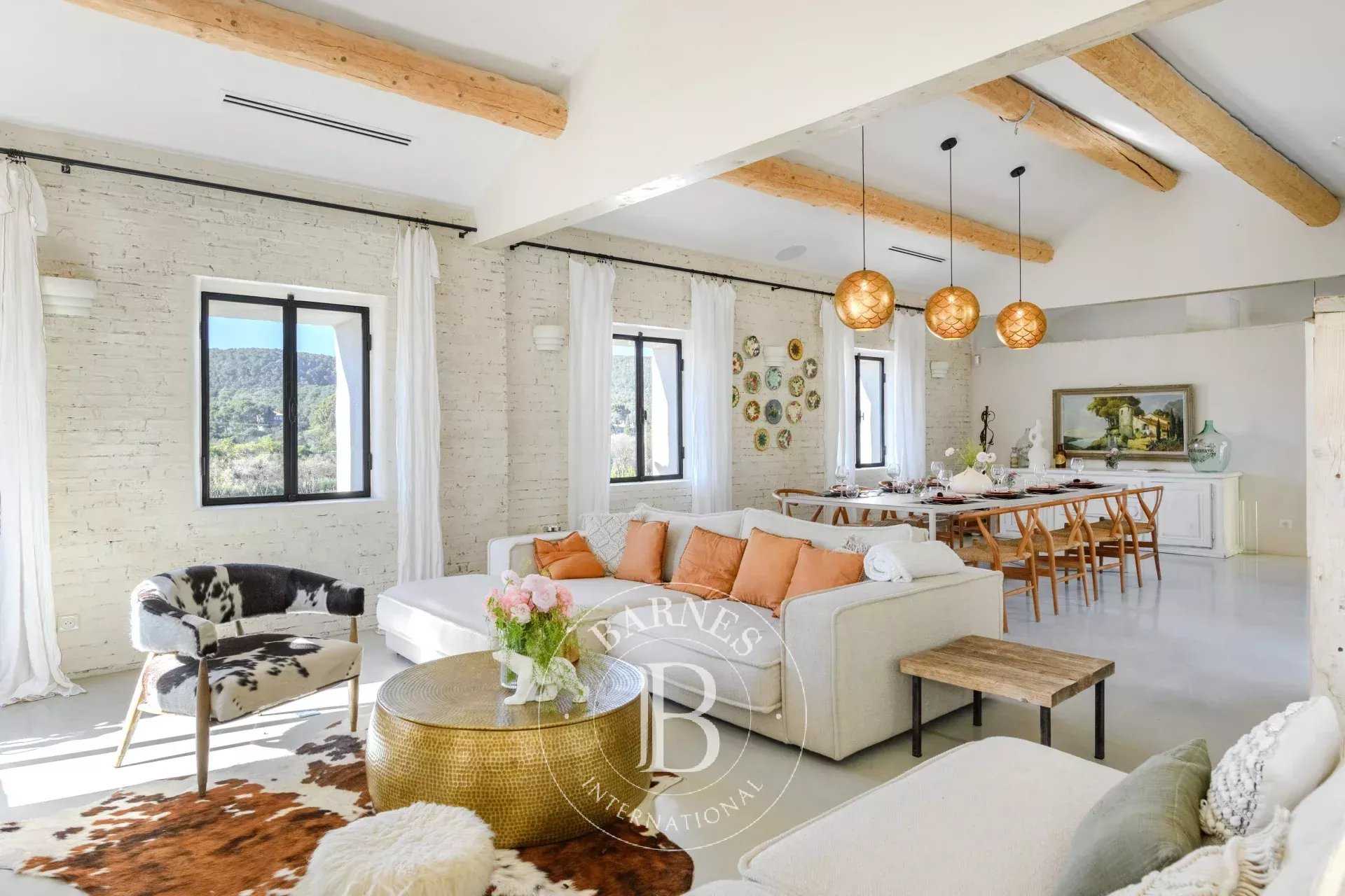 Cassis  - Property 7 Bedrooms