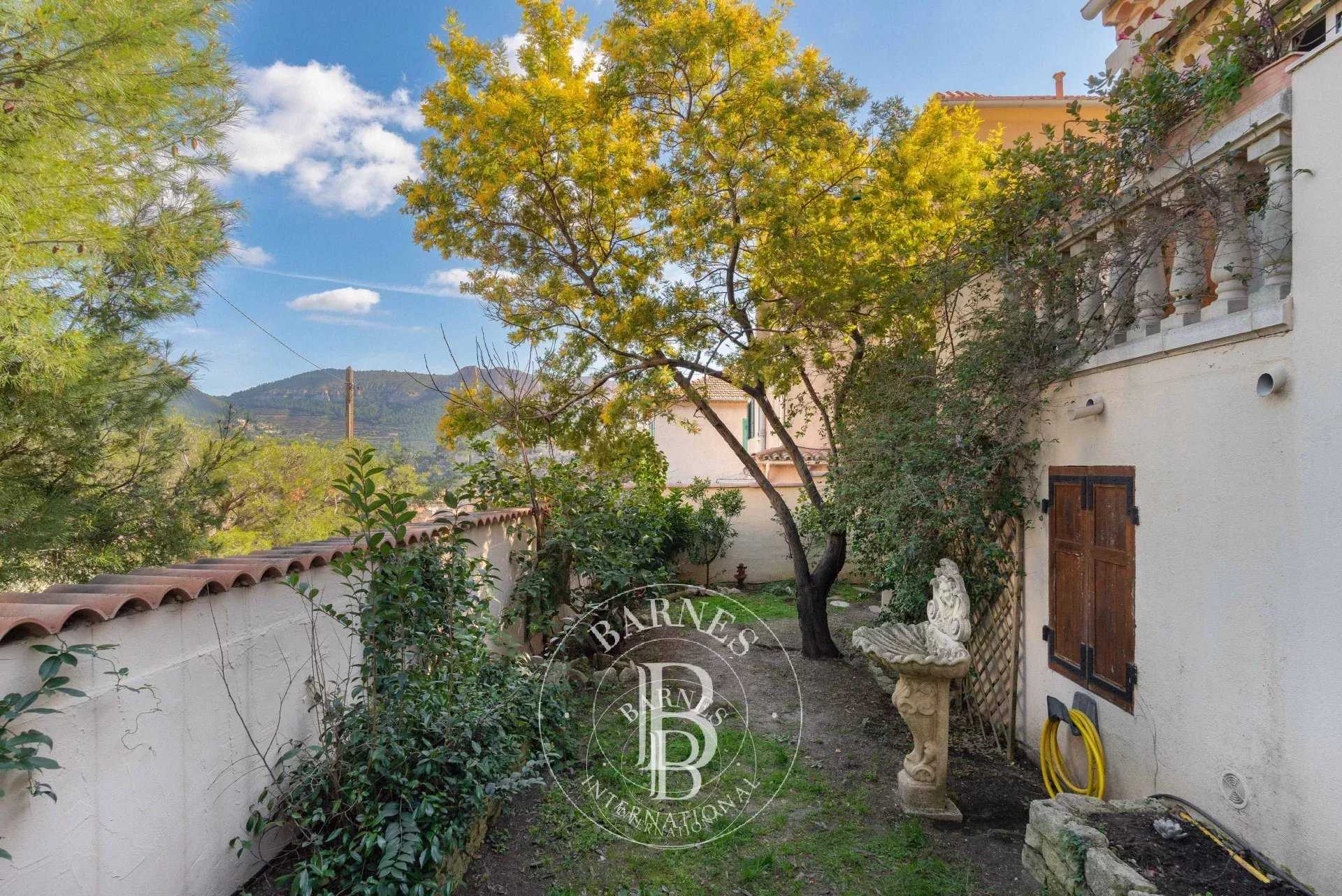 Cassis  - Maison 7 Pi&egrave;ces 4 Chambres