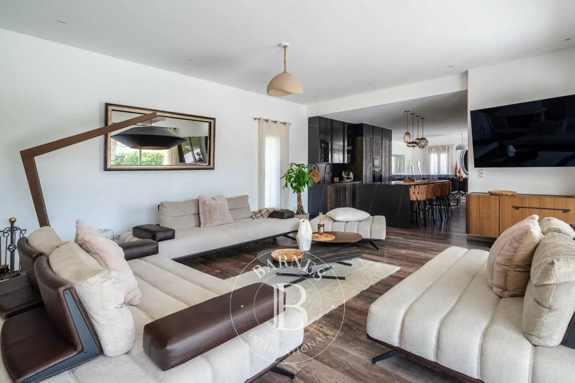 Aubagne  - Maison 7 Pièces 4 Chambres