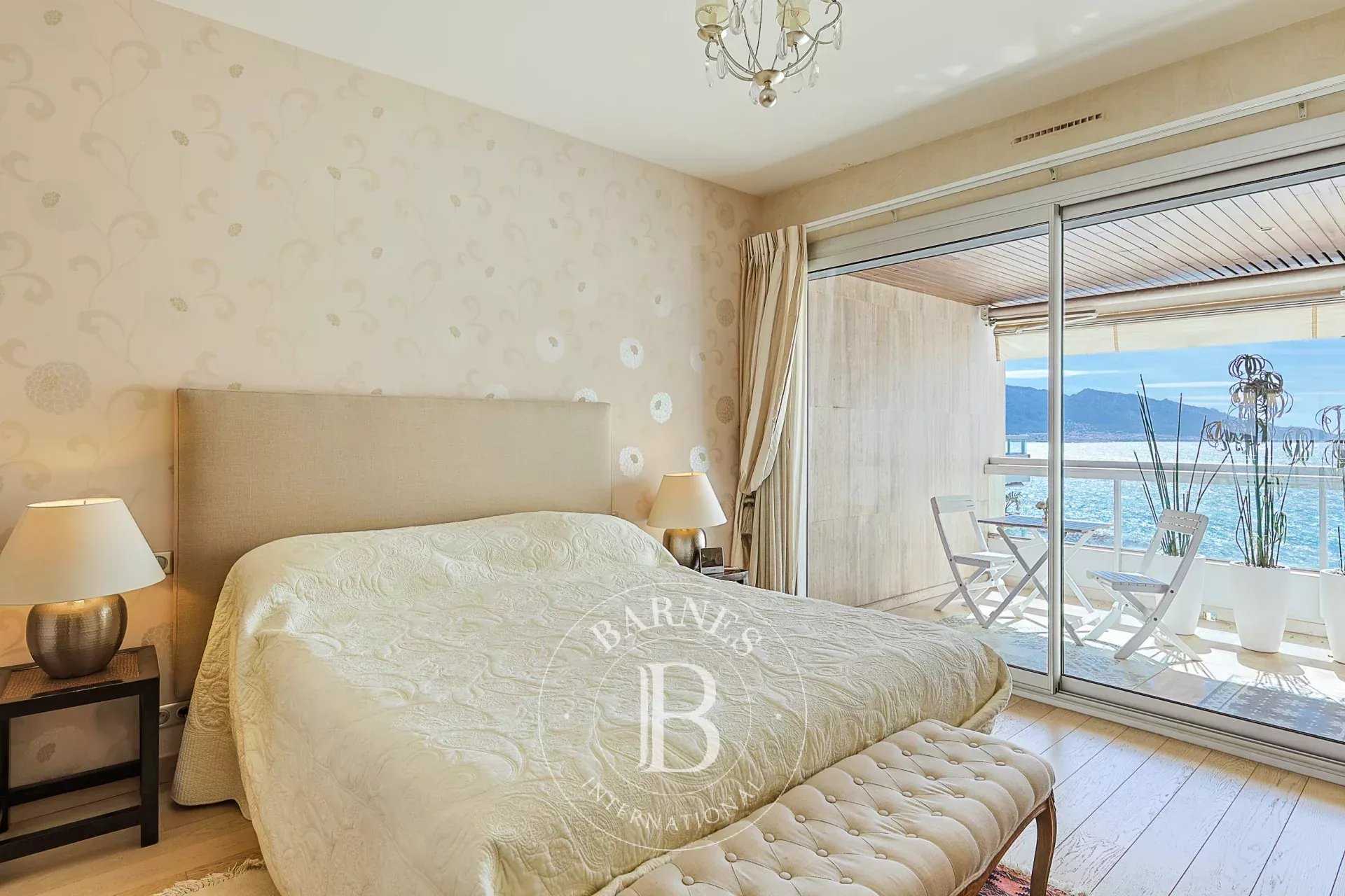 Marseille  - Appartement 3 Pi&egrave;ces 2 Chambres