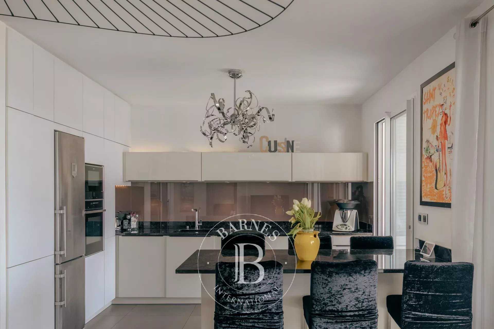 Marseille  - Appartement 4 Pi&egrave;ces 2 Chambres