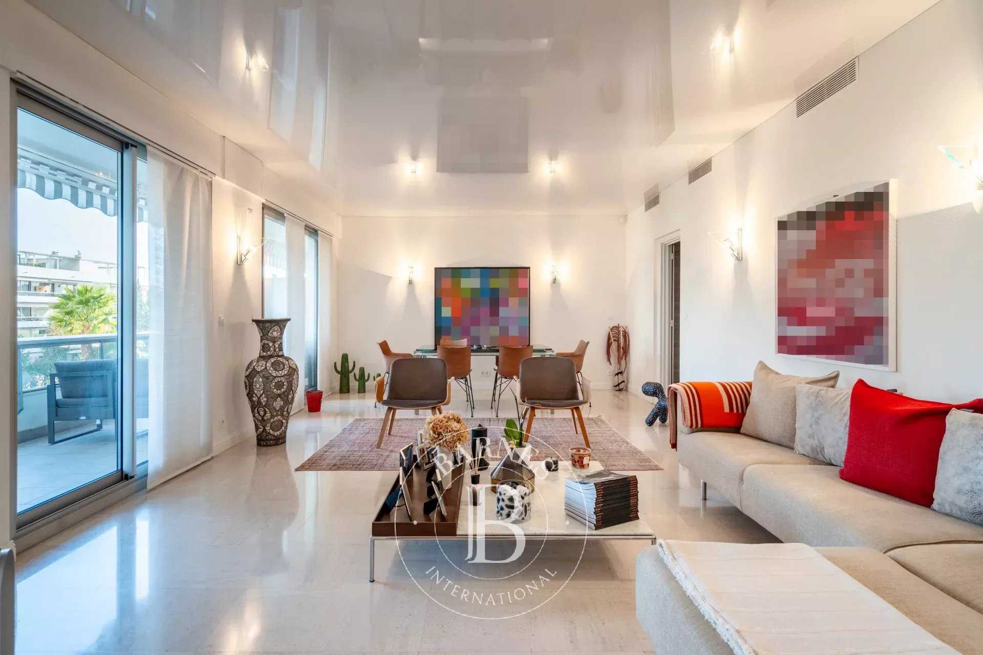 Marseille  - Appartement 3 Pi&egrave;ces 2 Chambres