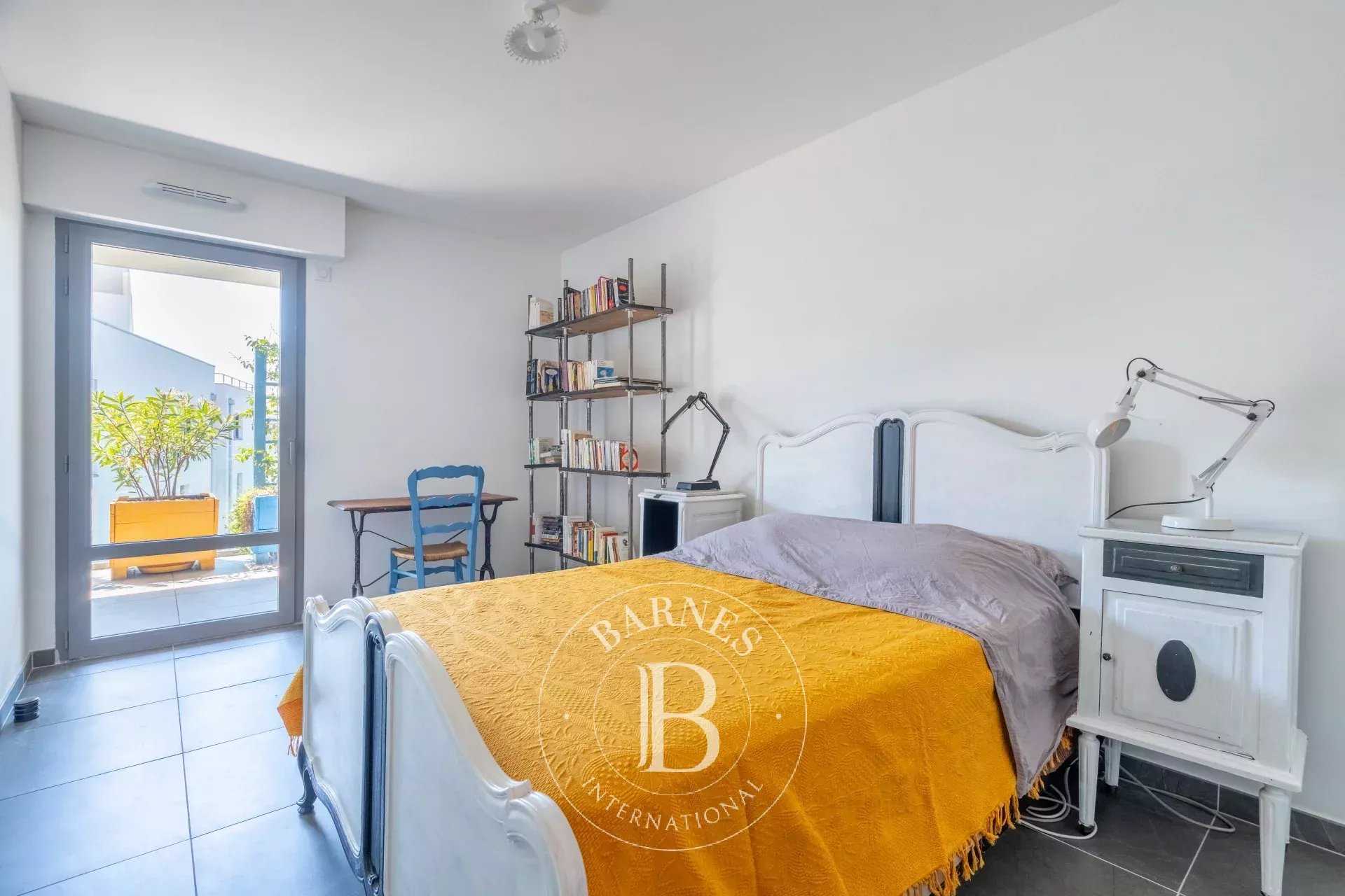 Marseille  - Appartement 2 Pièces, 1 Chambre