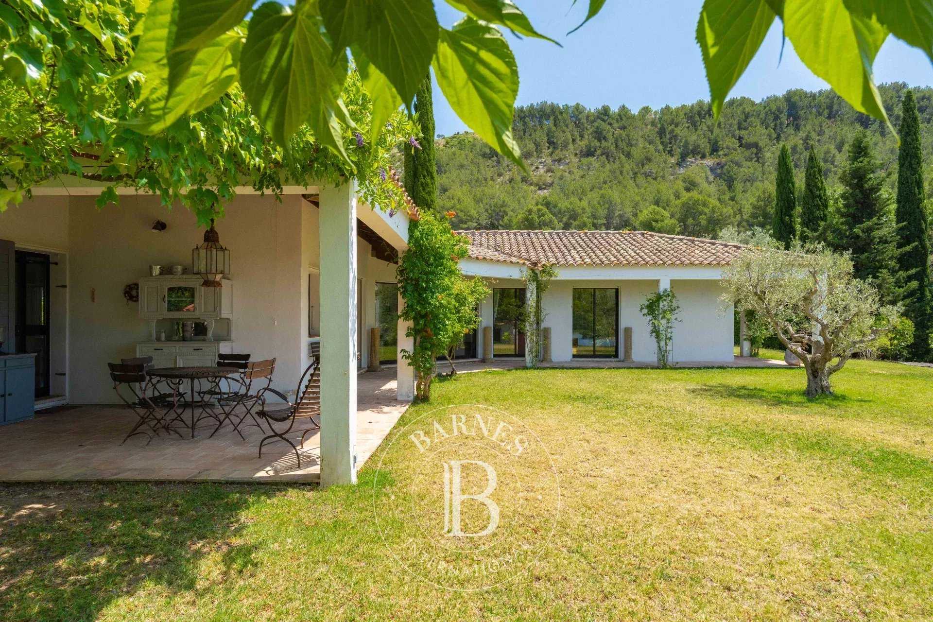 Cassis  - Maison 5 Pièces 3 Chambres
