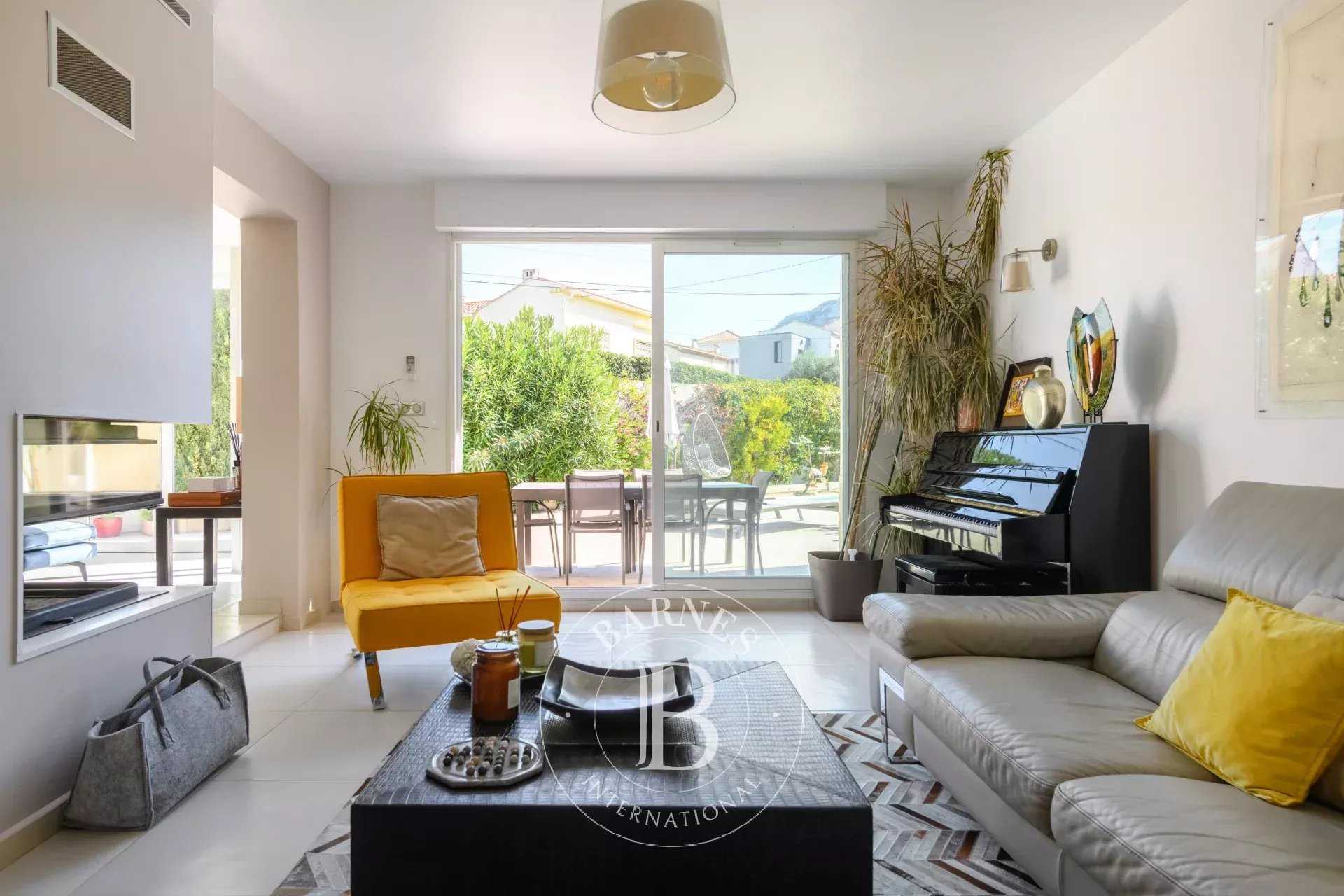 Marseille  - Maison 7 Pi&egrave;ces 5 Chambres