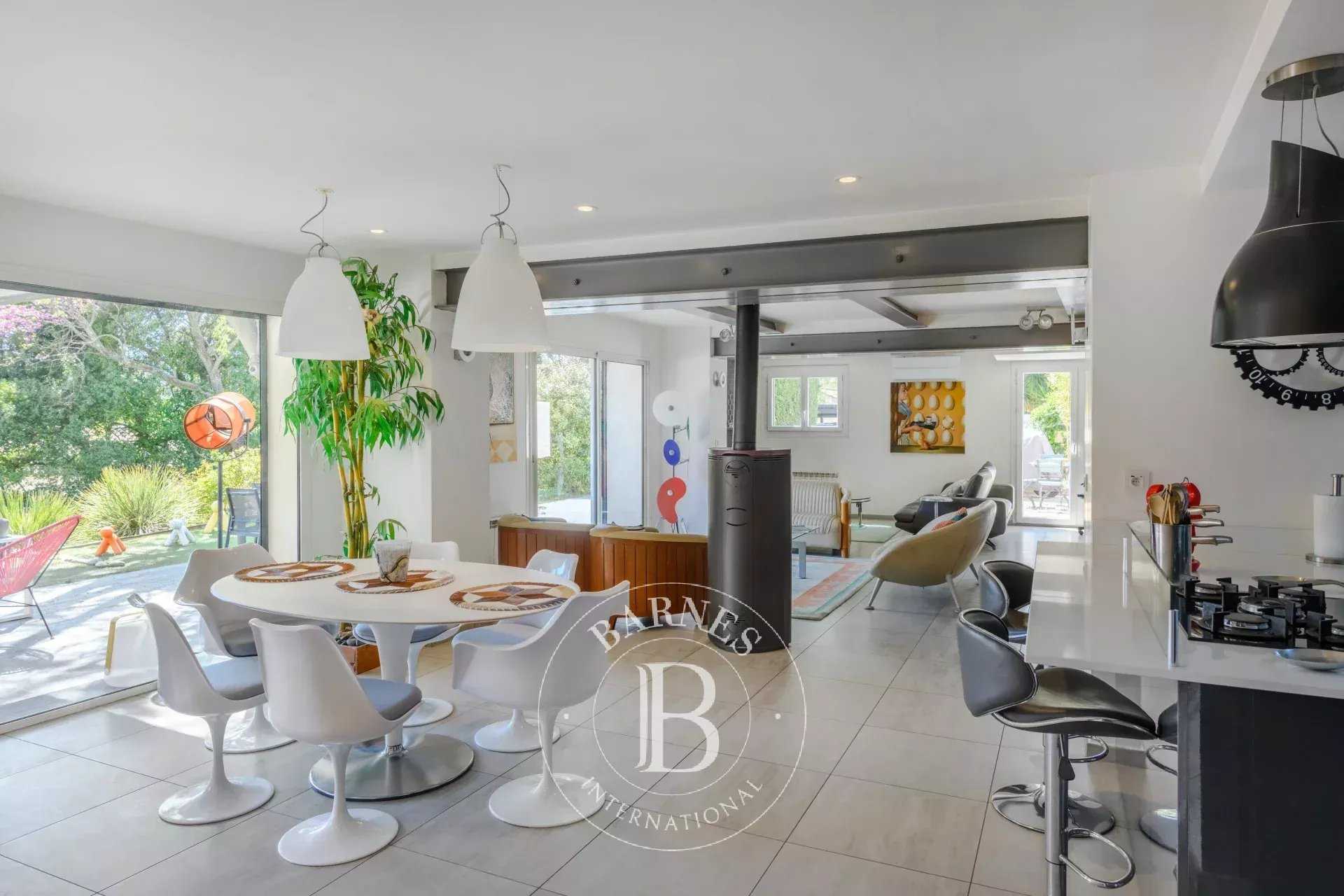 Aubagne  - Maison 6 Pi&egrave;ces 5 Chambres