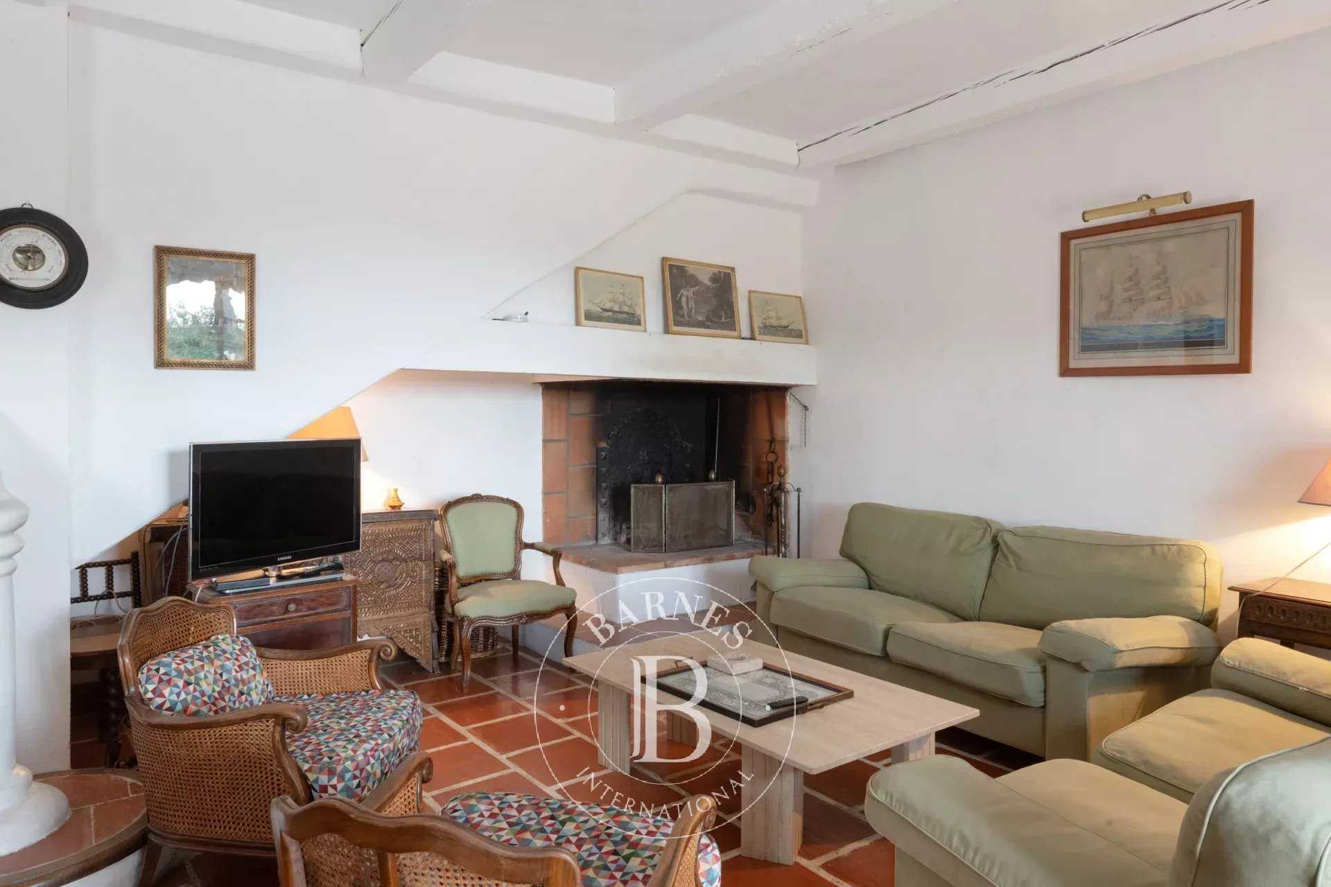 Cassis  - Maison 9 Pi&egrave;ces 6 Chambres