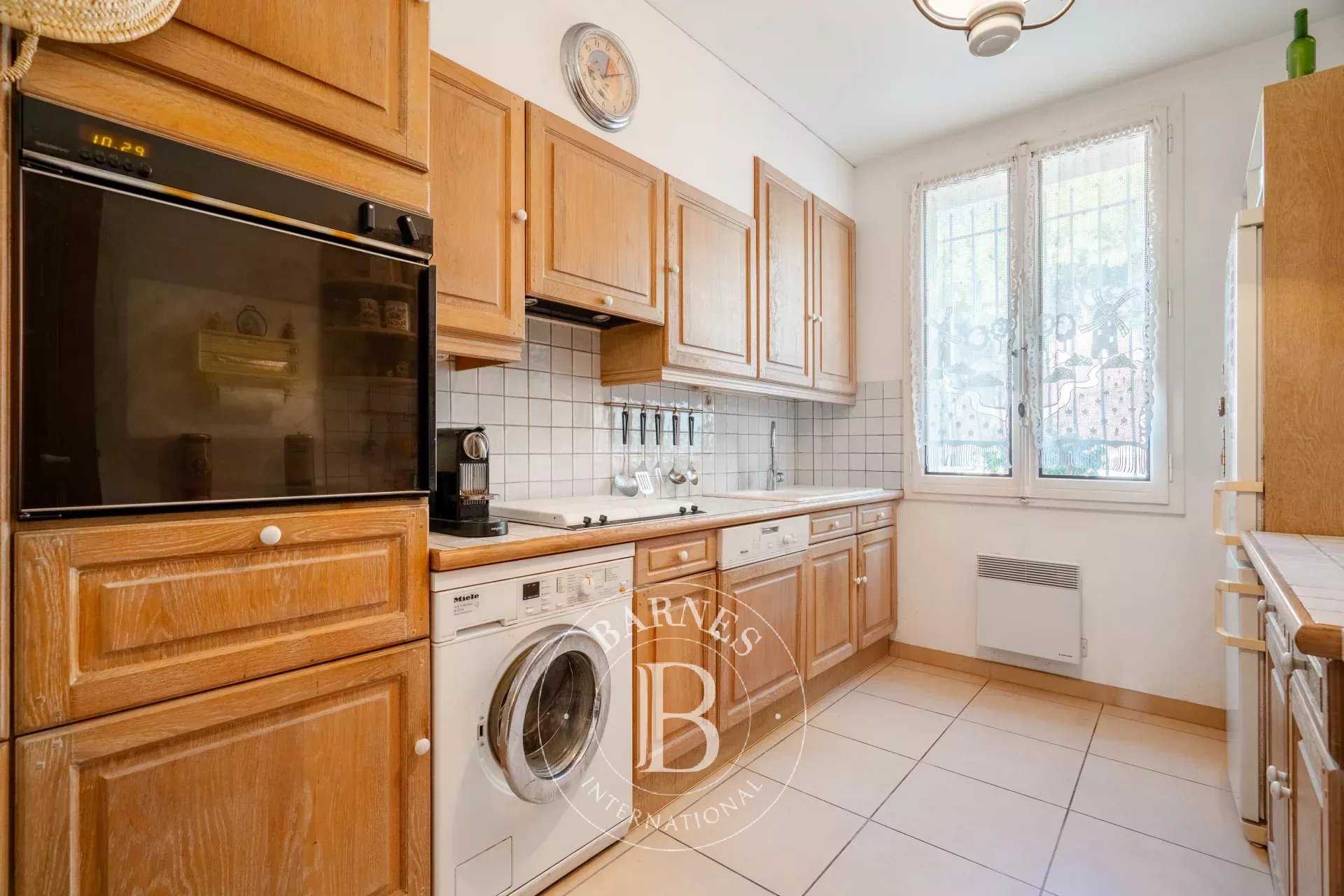 Cassis  - Piso 2 Cuartos, 1 Habitacion