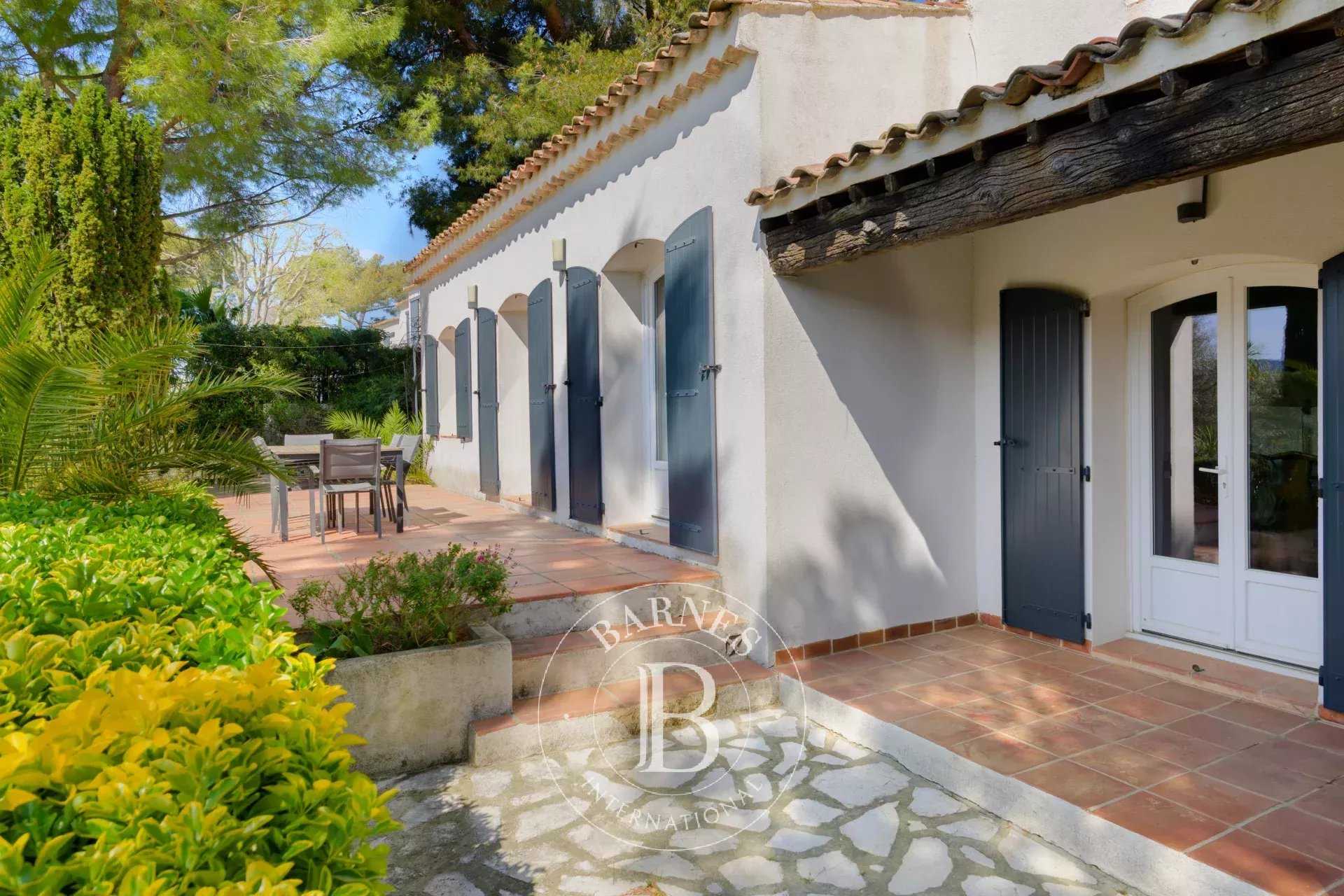 Aubagne  - Maison 8 Pièces 6 Chambres