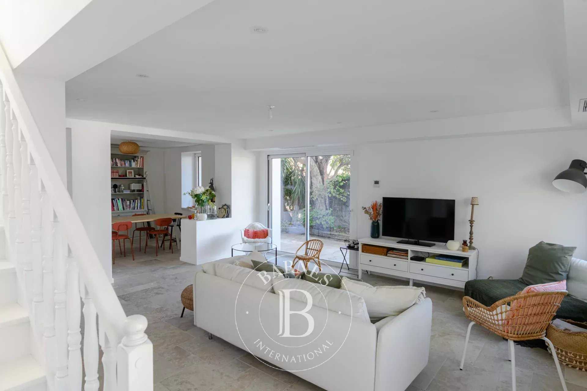 Marseille  - Maison 6 Pièces 5 Chambres