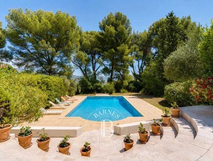 Aubagne  - Villa 12 Pi&egrave;ces 4 Chambres