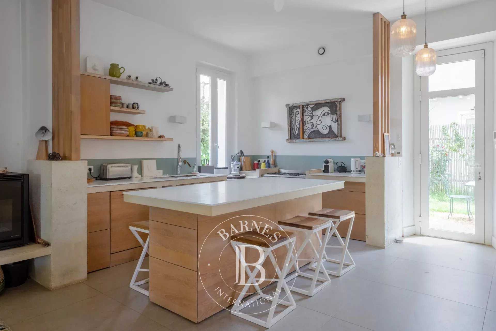 Marseille  - Maison 6 Pièces 5 Chambres