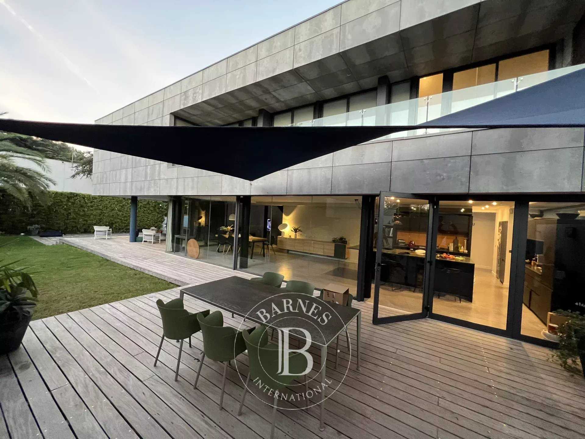 Marseille  - Maison 6 Pi&egrave;ces 4 Chambres