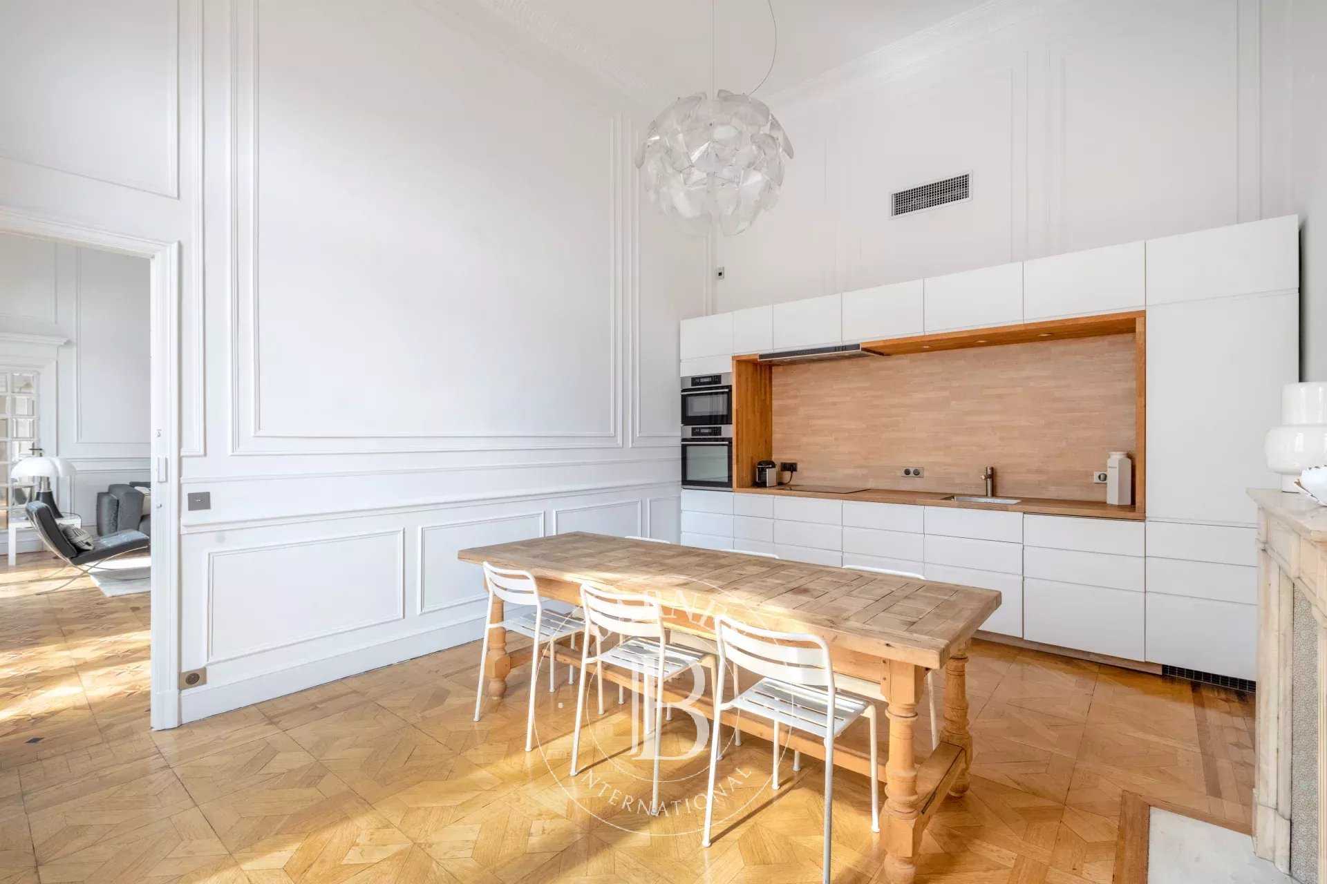 Marseille  - Appartement 7 Pi&egrave;ces 4 Chambres