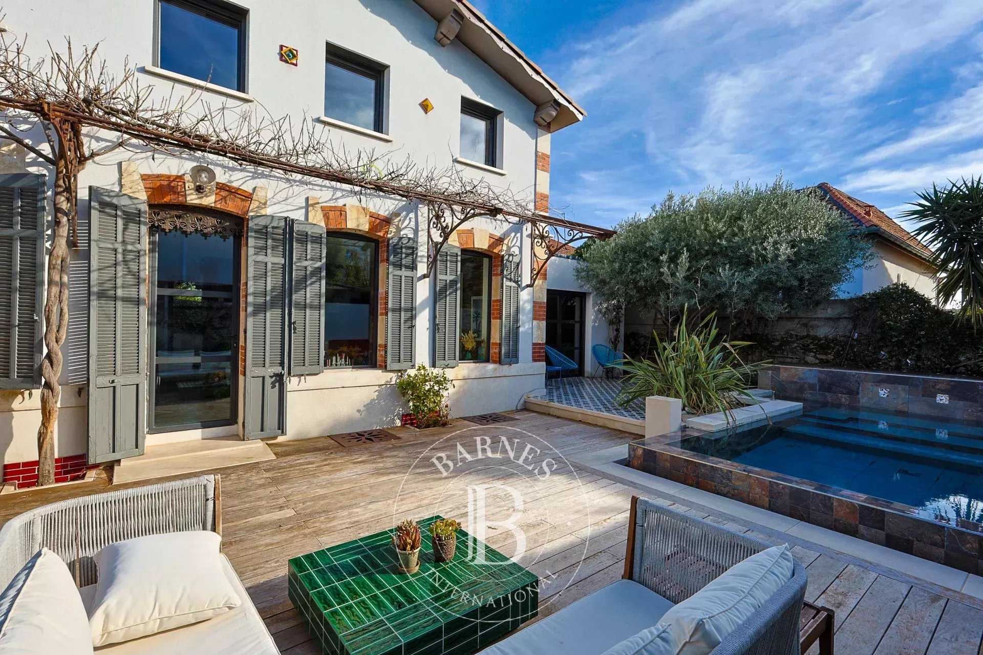 Marseille  - Maison 7 Pi&egrave;ces 4 Chambres