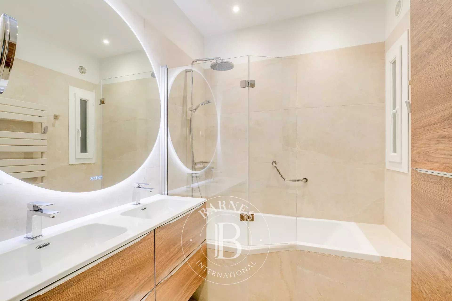 Marseille  - Appartement 3 Pi&egrave;ces 2 Chambres