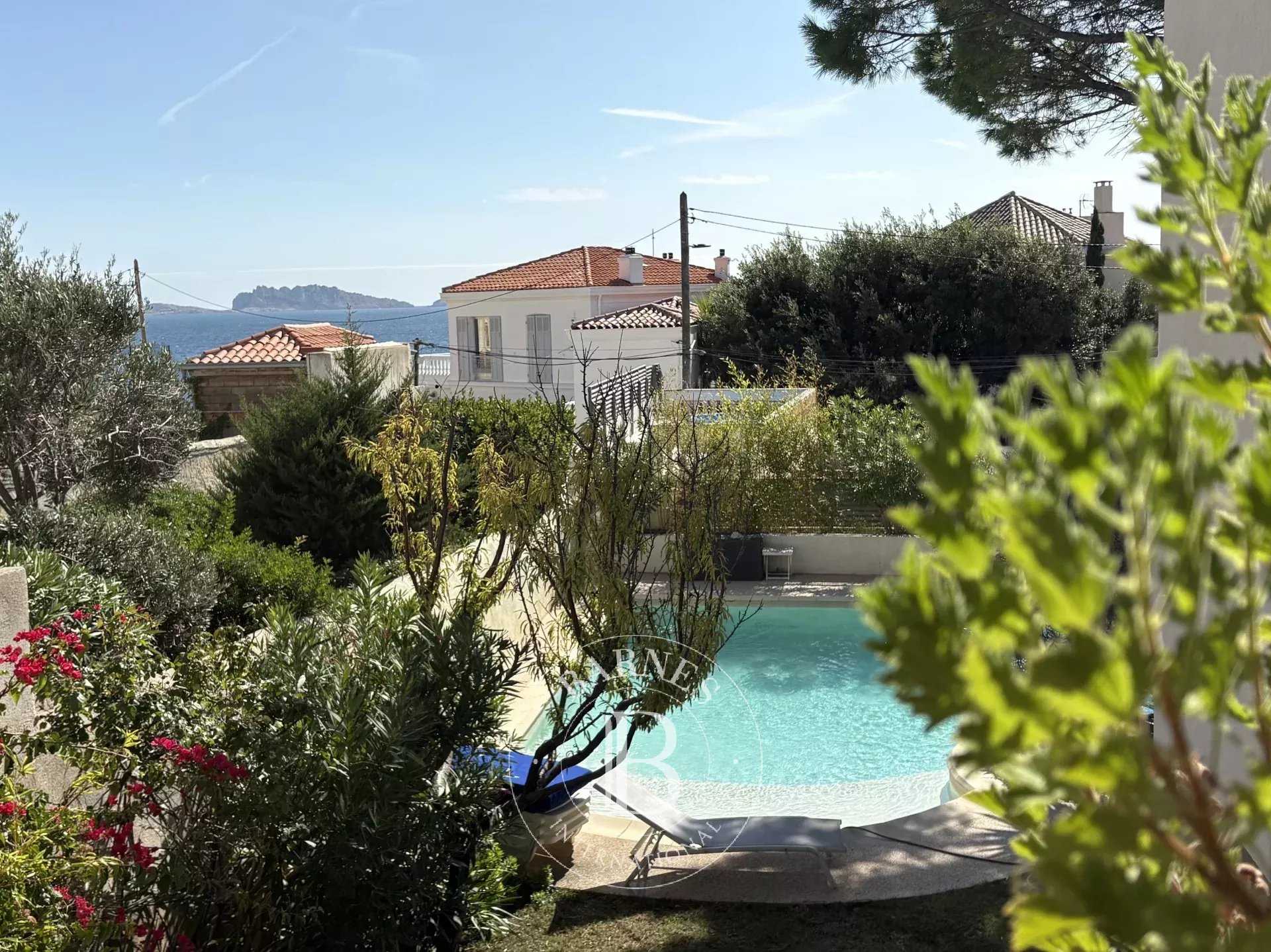 Marseille  - Maison 6 Pièces 5 Chambres