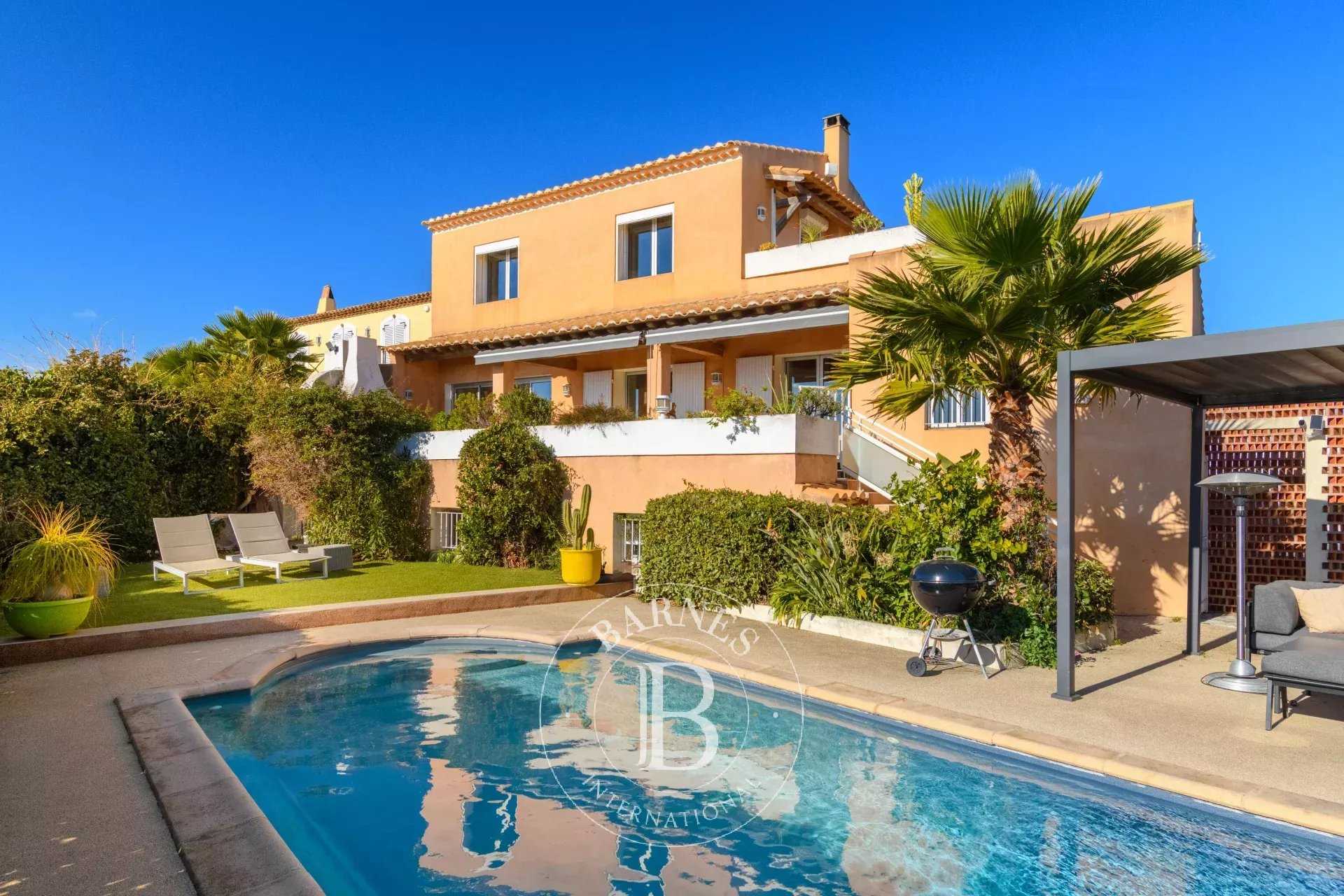 Cassis  - Maison 6 Pi&egrave;ces 5 Chambres
