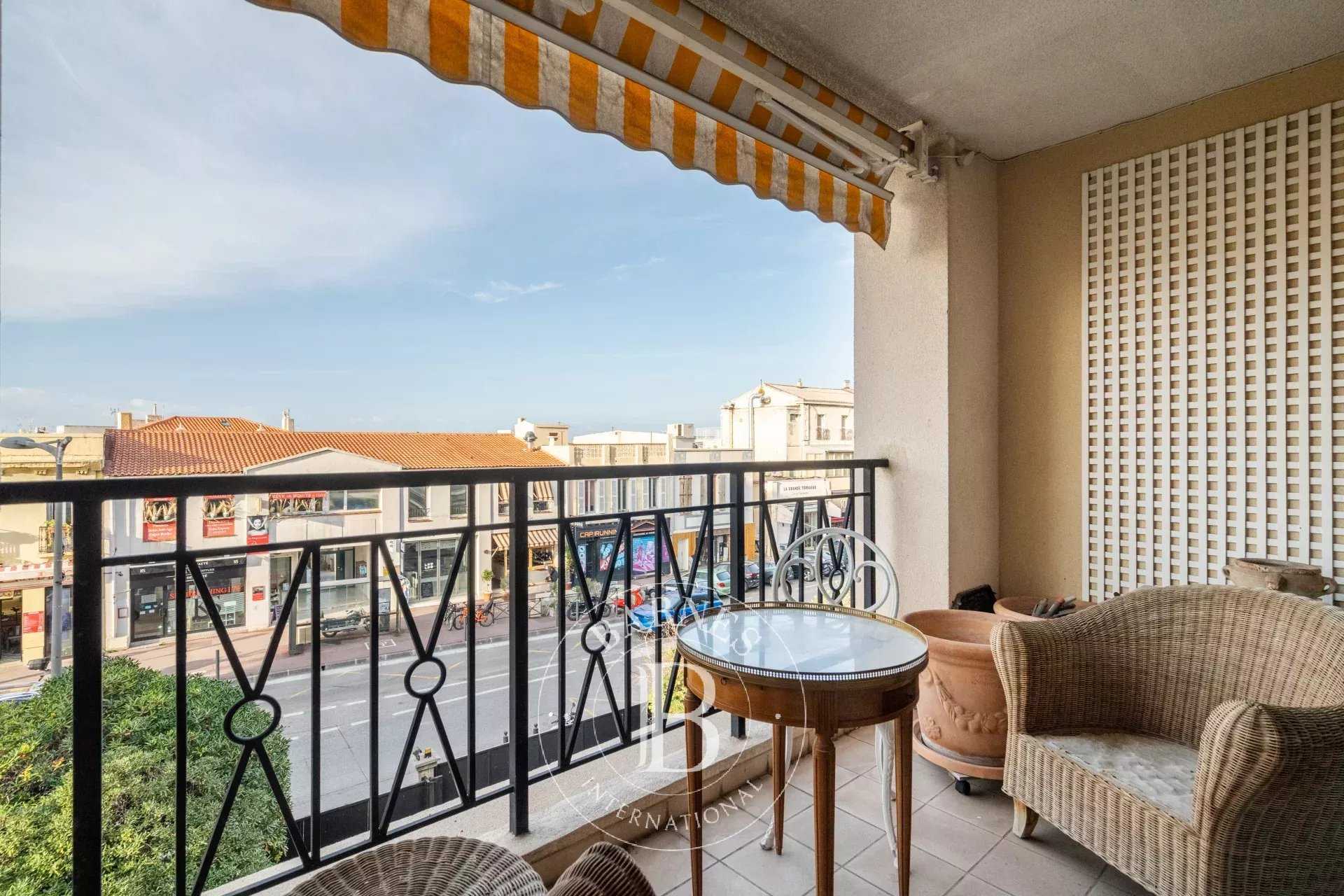 Marseille  - Appartement 3 Pi&egrave;ces 2 Chambres