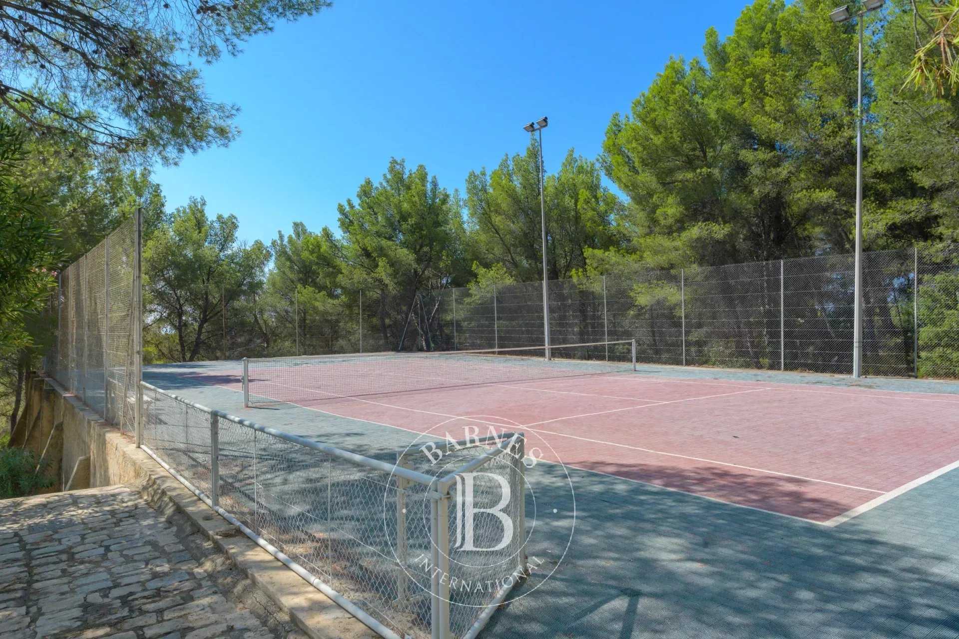 Ceyreste  - Property 7 Bedrooms