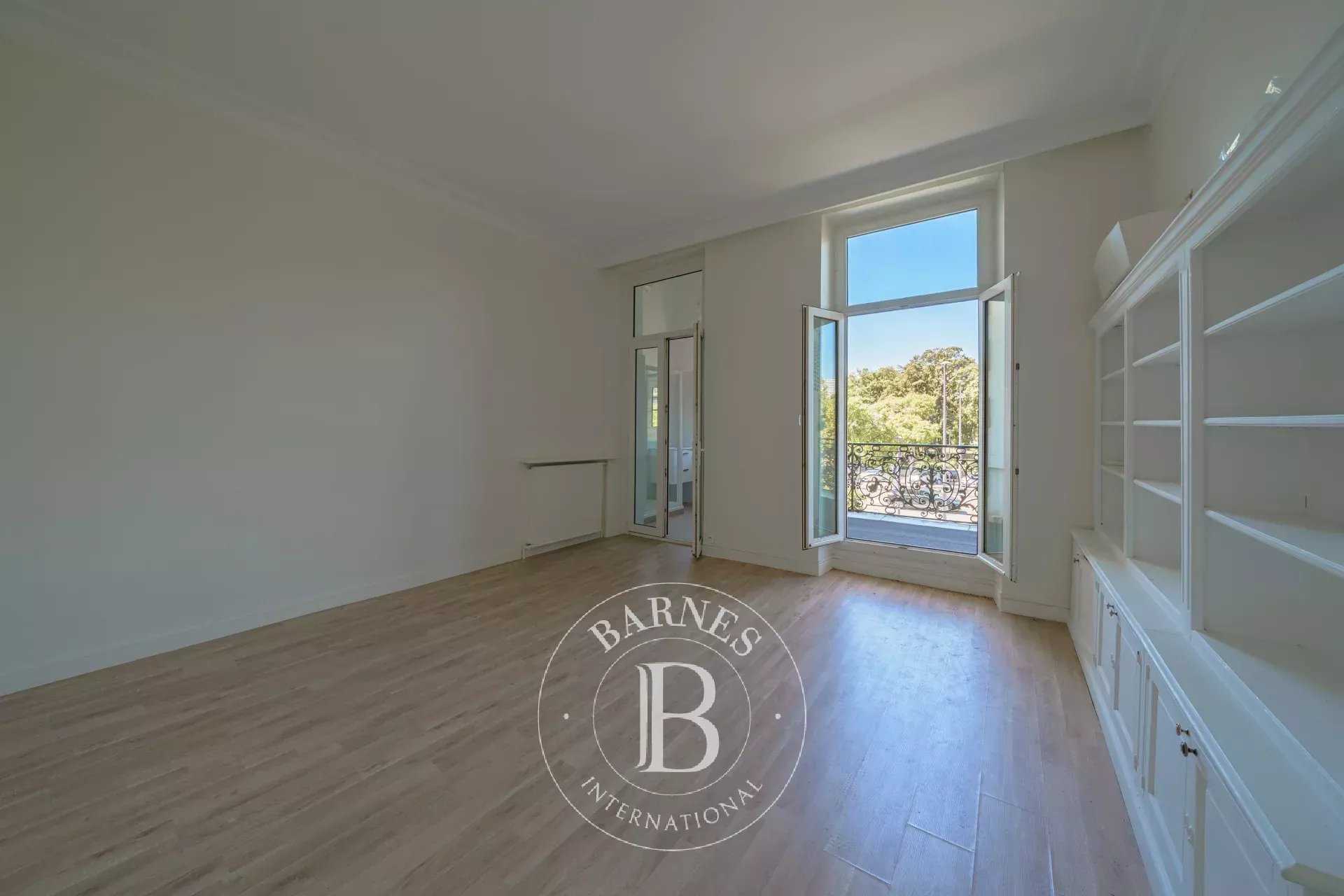 Marseille  - Maison 6 Pièces 4 Chambres