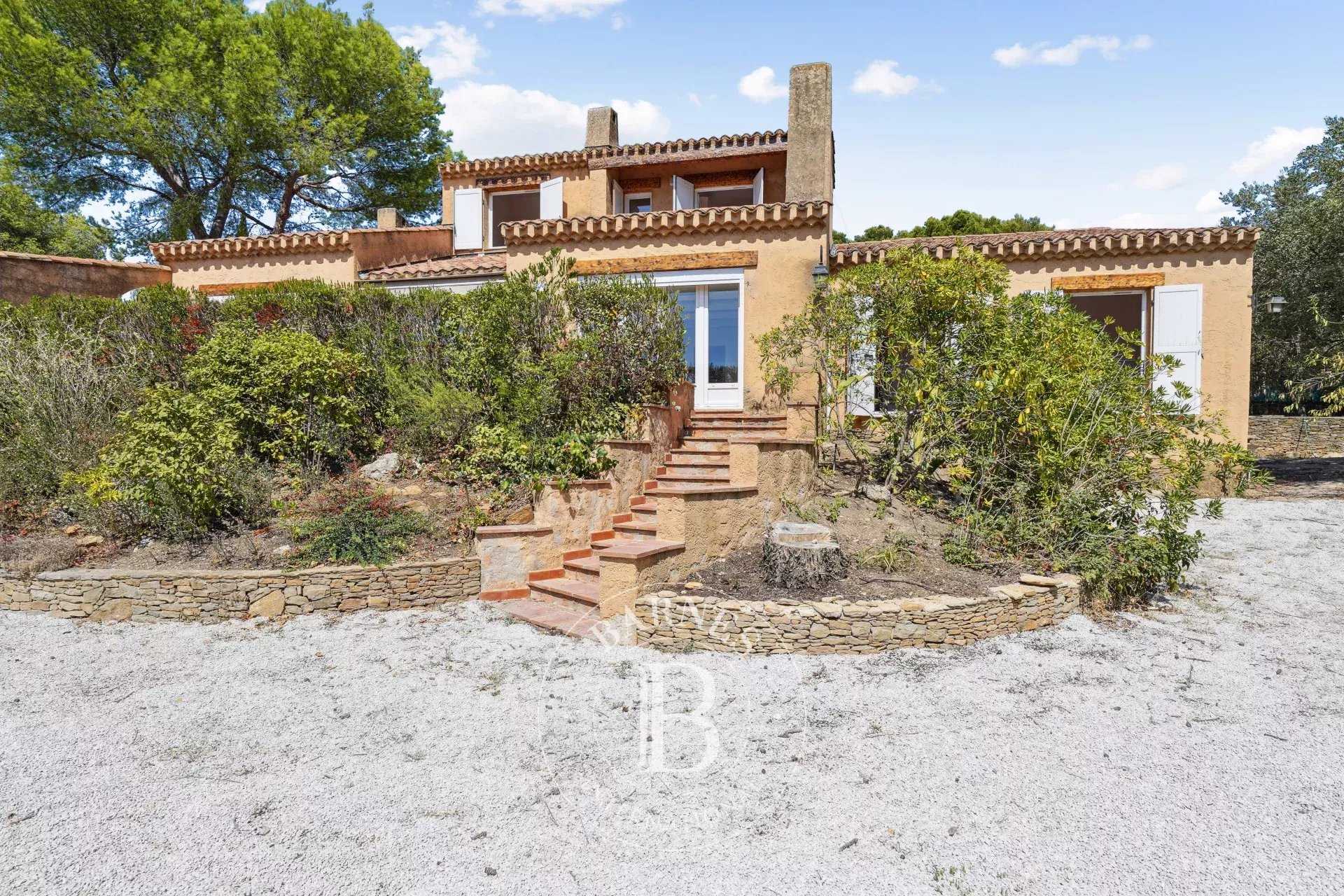 La Ciotat  - Maison 6 Pièces 5 Chambres