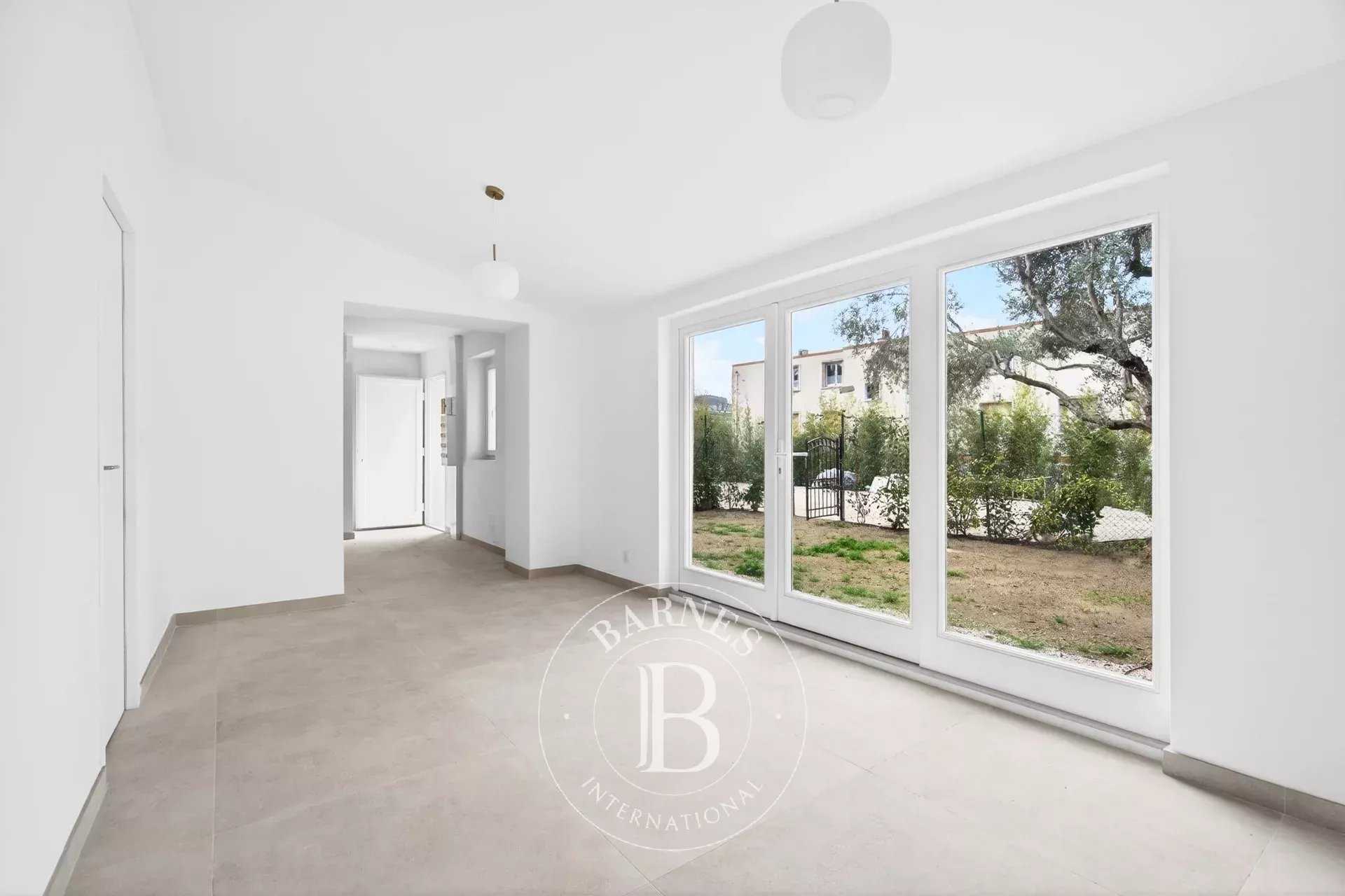 Marseille  - Maison 3 Pi&egrave;ces 2 Chambres