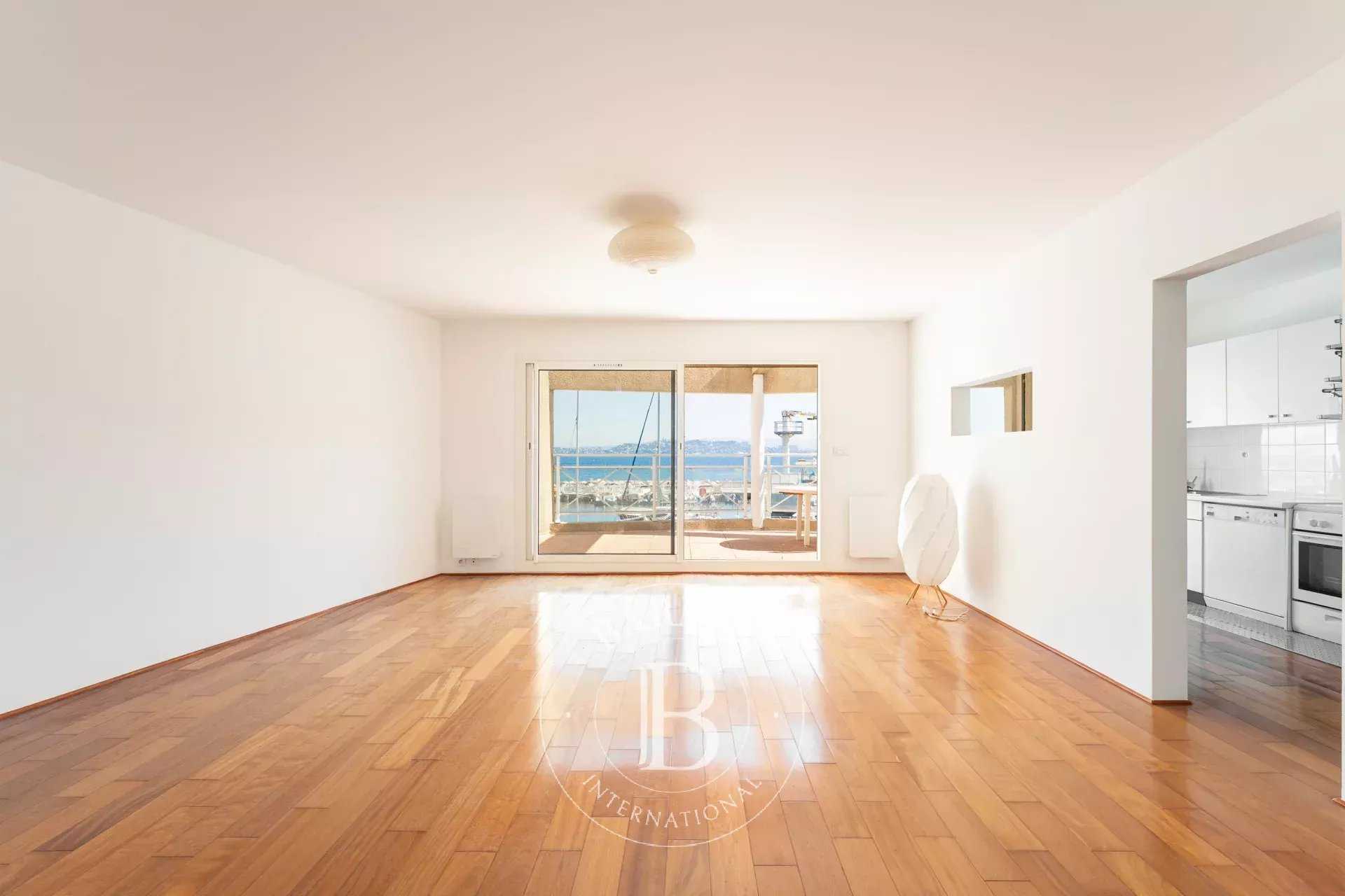 Marseille  - Appartement 3 Pi&egrave;ces 2 Chambres