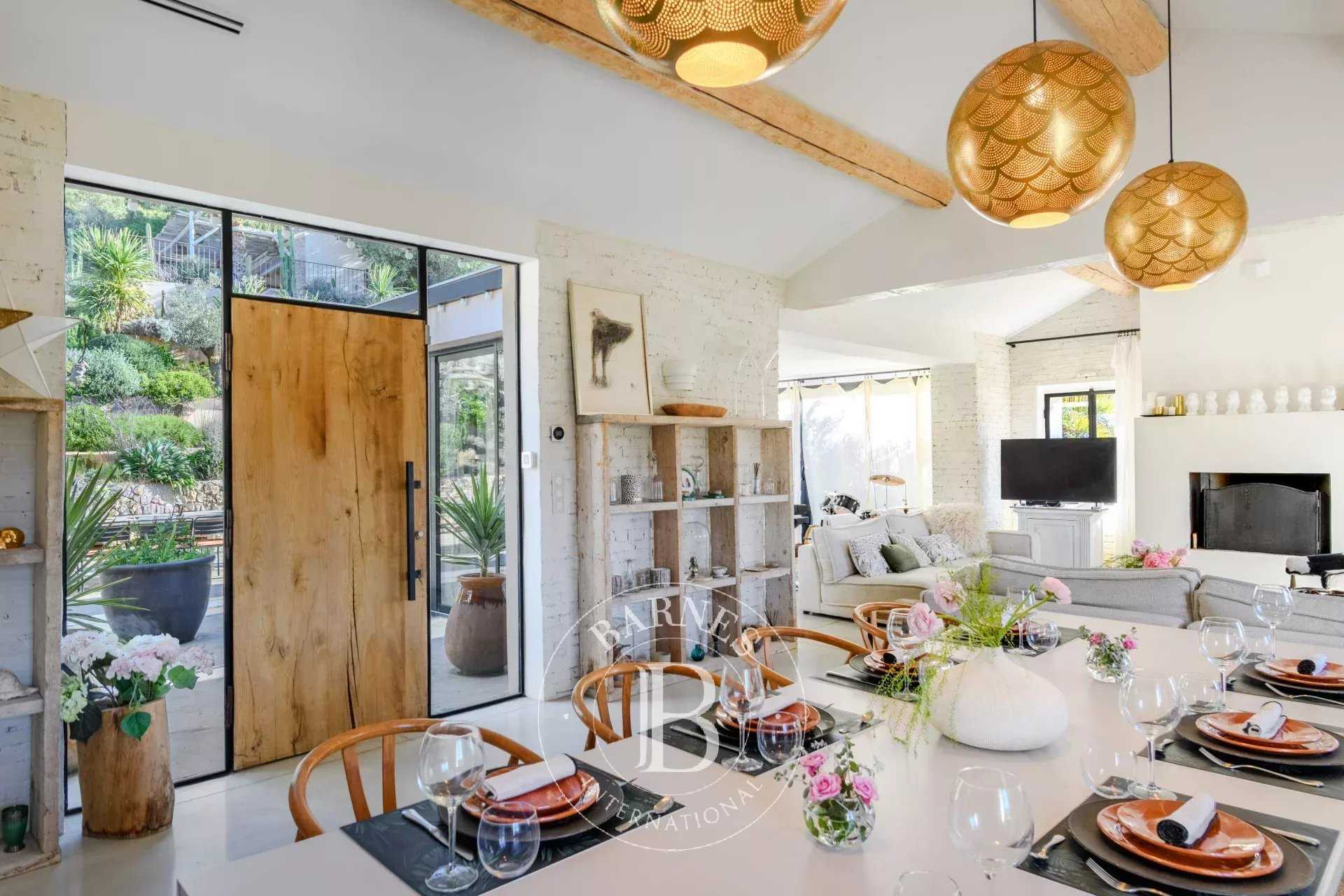 Cassis  - Property 7 Bedrooms