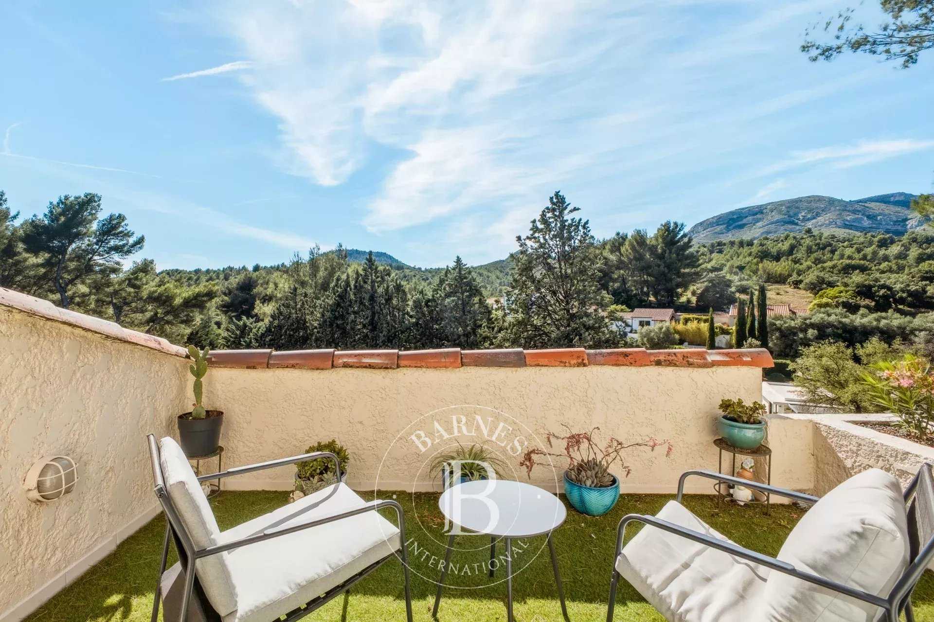 Aubagne  - Maison 7 Pi&egrave;ces 4 Chambres