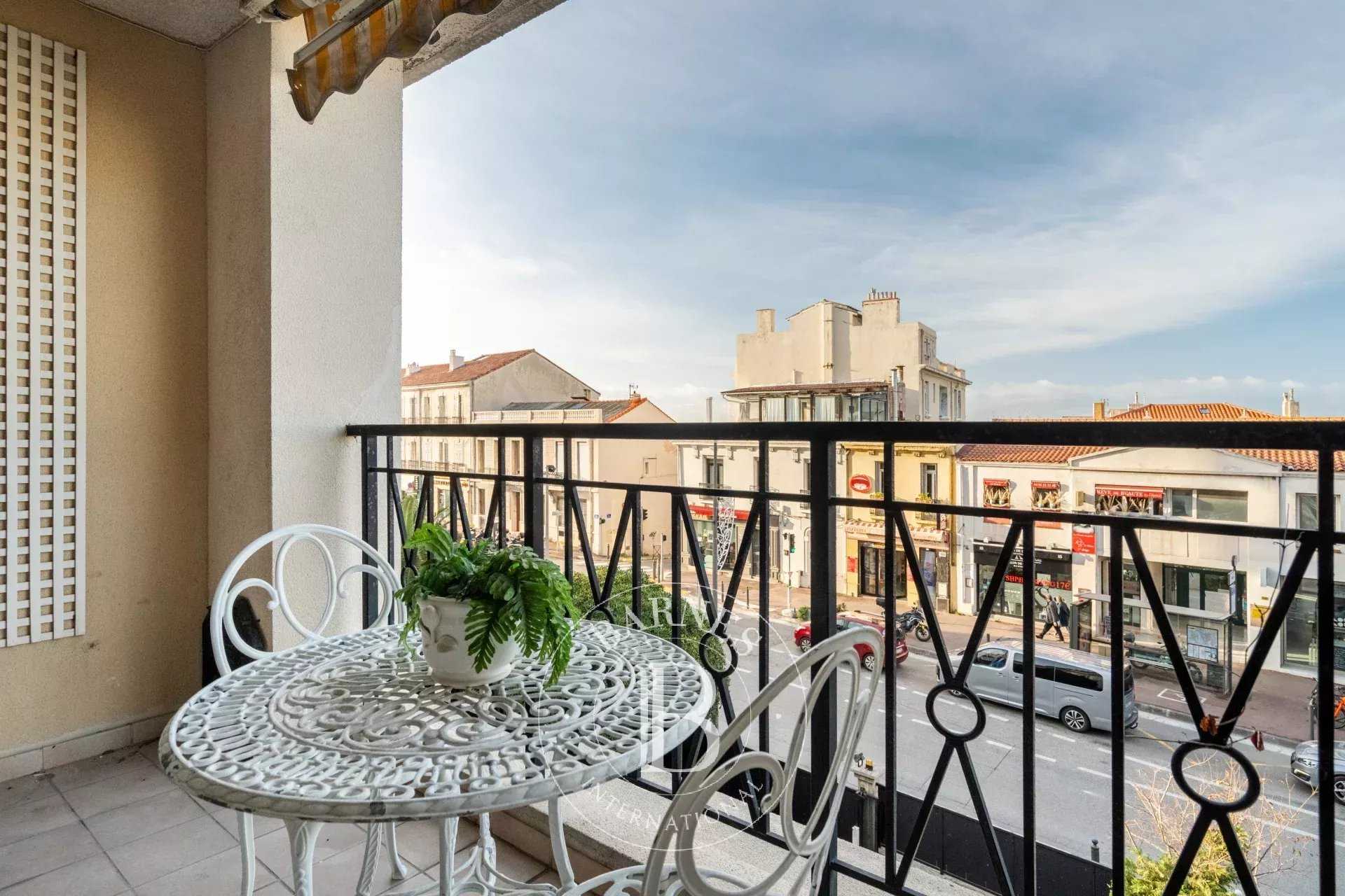 Marseille  - Appartement 3 Pi&egrave;ces 2 Chambres