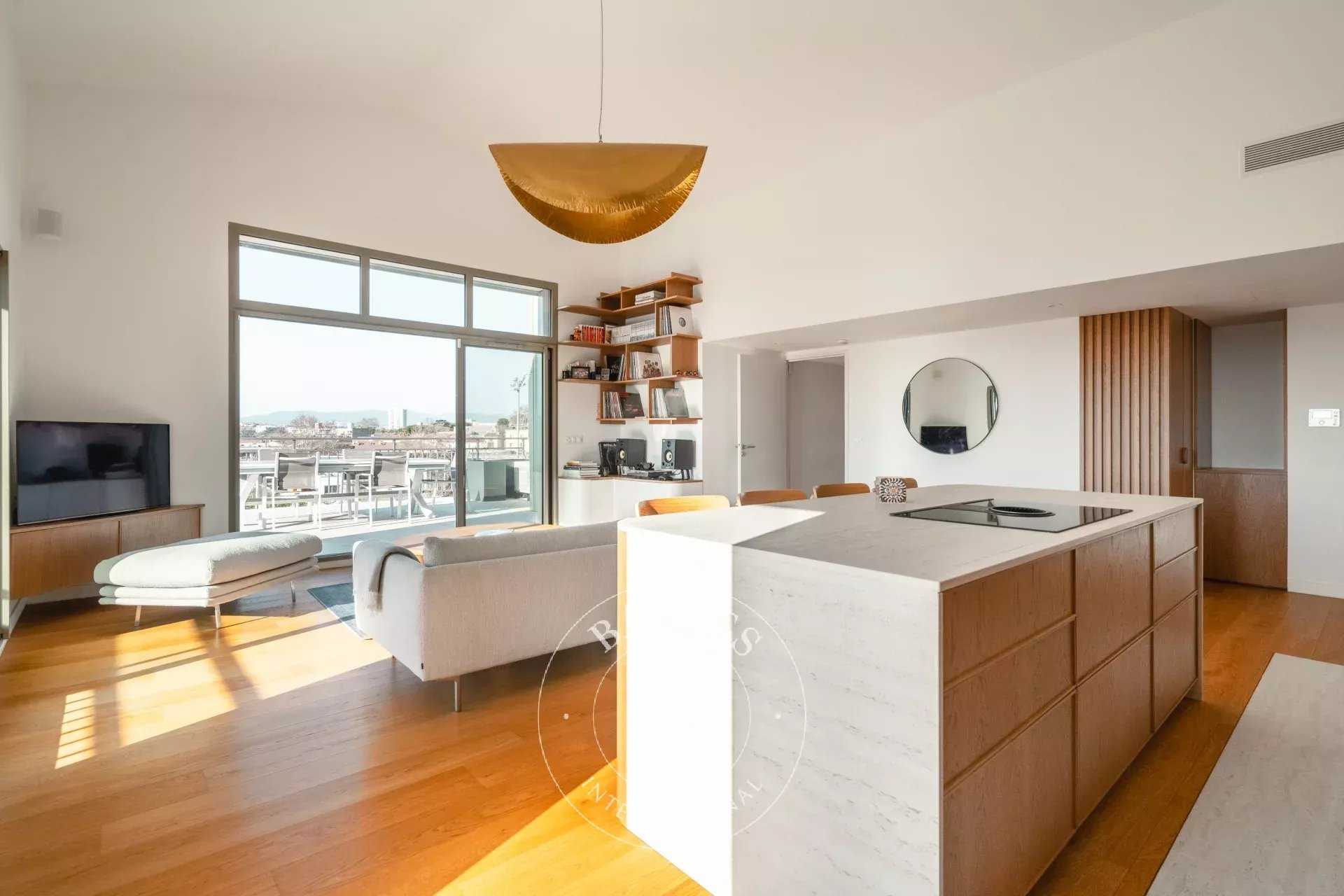 Marseille  - Appartement 4 Pi&egrave;ces 3 Chambres