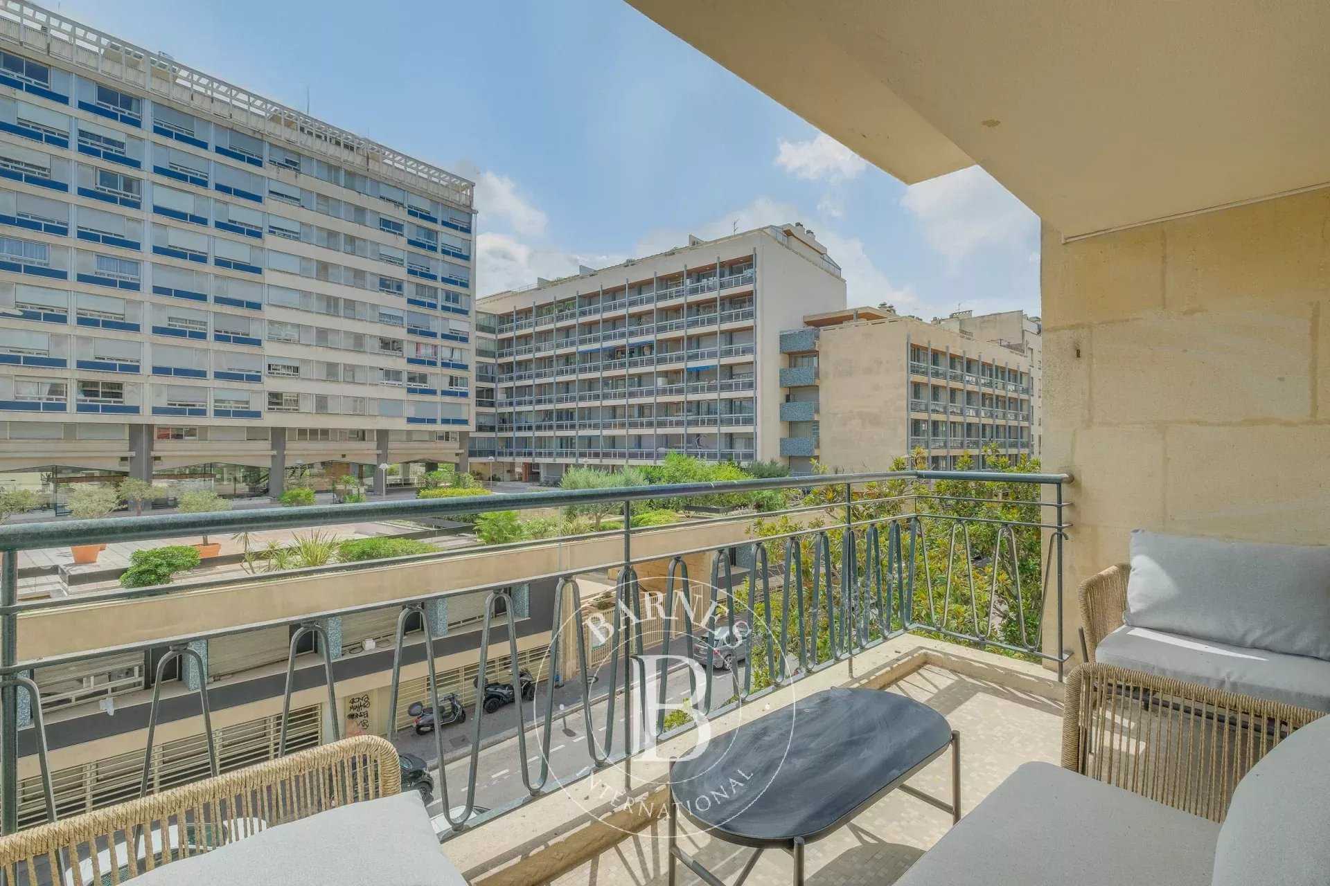 Marseille  - Appartement 3 Pi&egrave;ces 2 Chambres