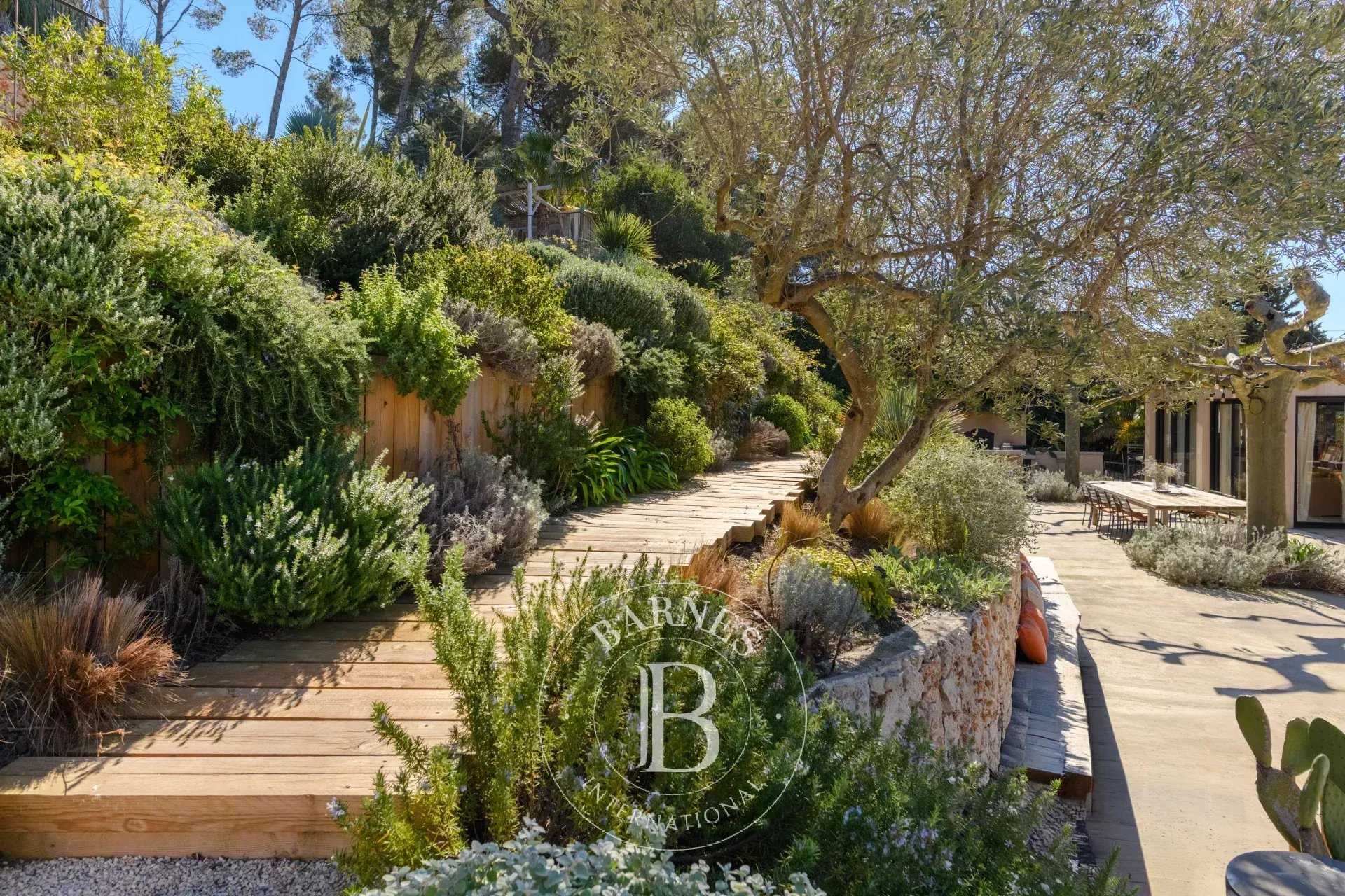 Cassis  - Property 7 Bedrooms