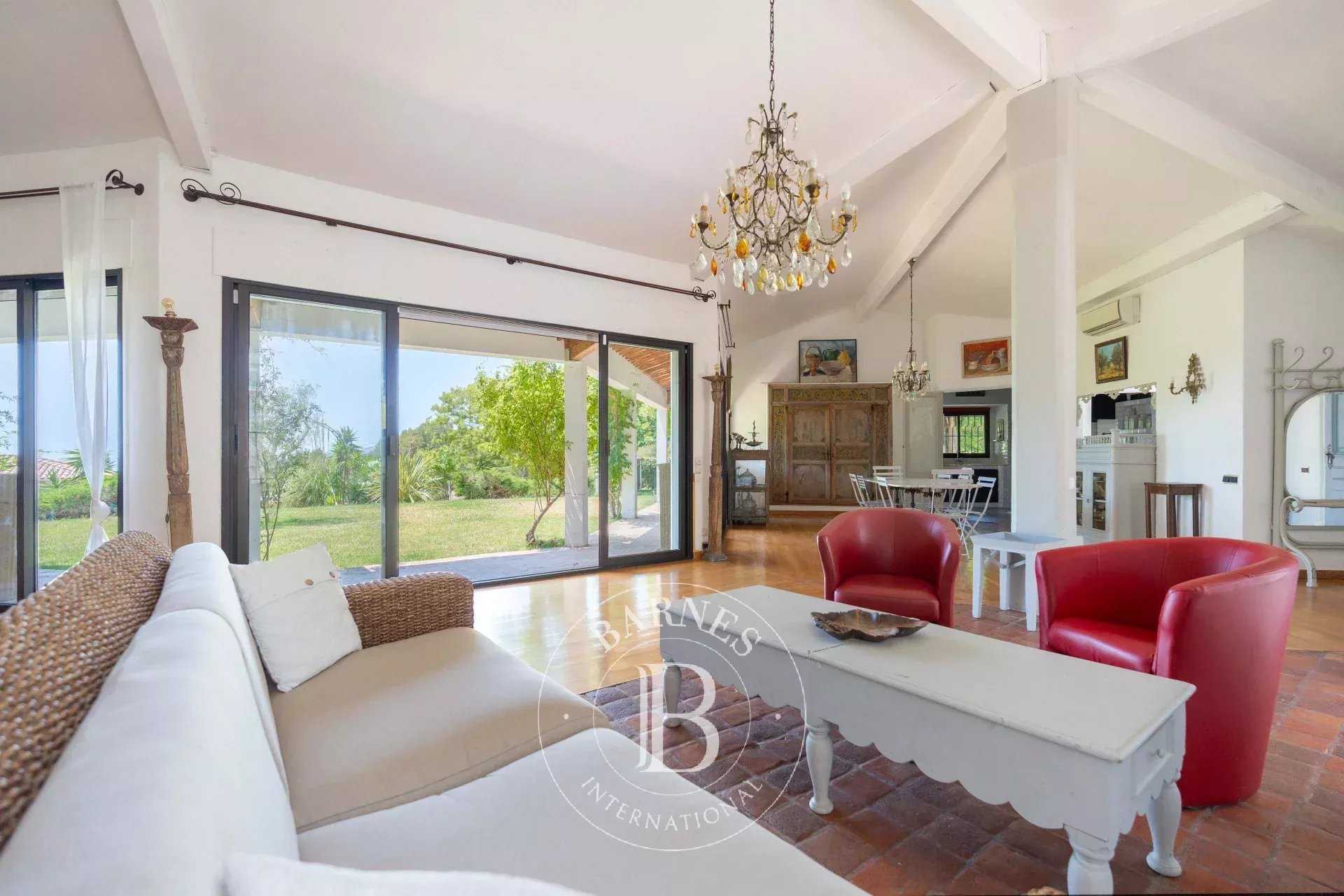 Cassis  - Maison 5 Pièces 3 Chambres