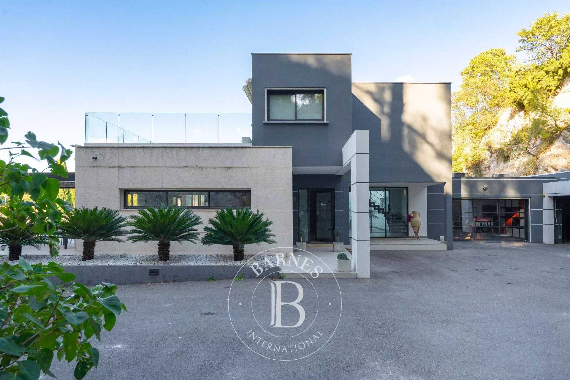 Marseille  - Maison 7 Pièces 5 Chambres