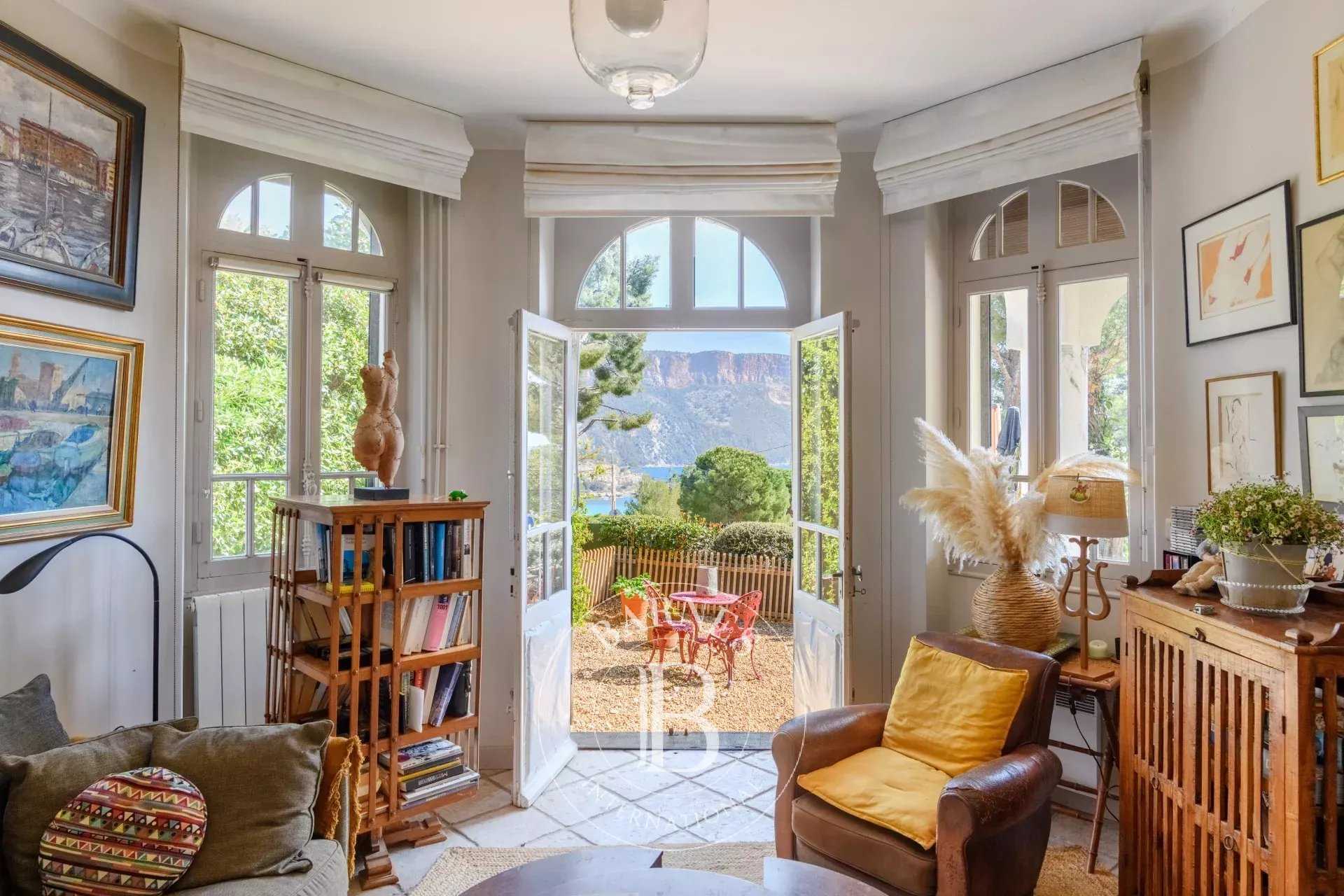 Cassis  - Maison 8 Pi&egrave;ces 5 Chambres