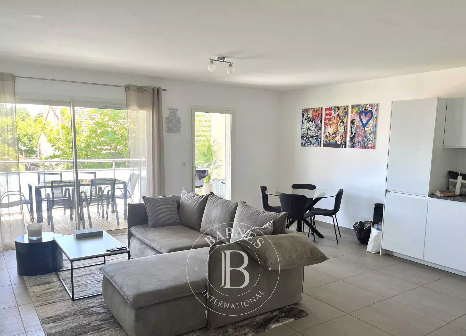 Appartement Marseille 13008  -  ref 86339378 (picture 1)
