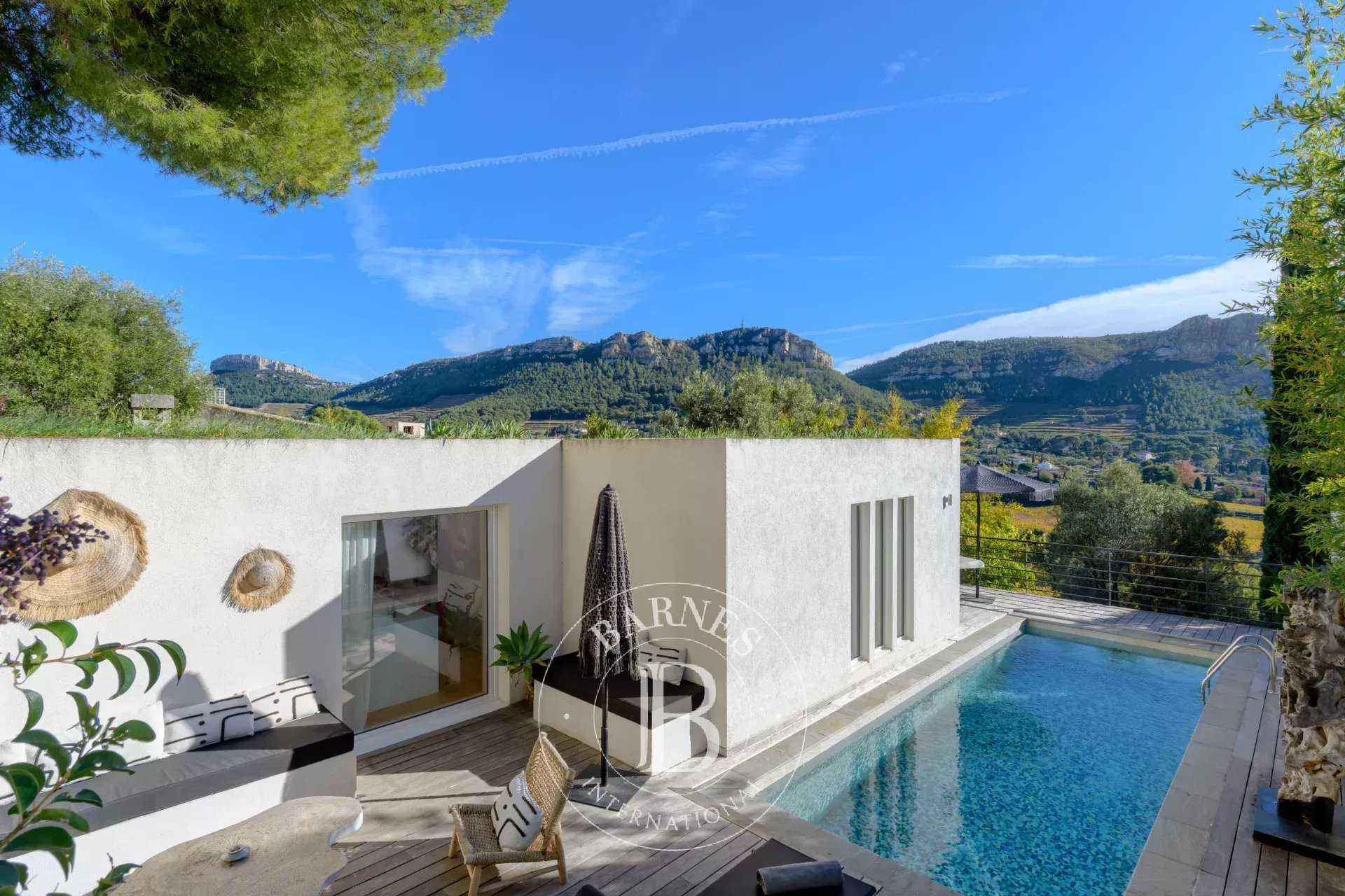 Villa Cassis  -  ref 85655026 (picture 3)