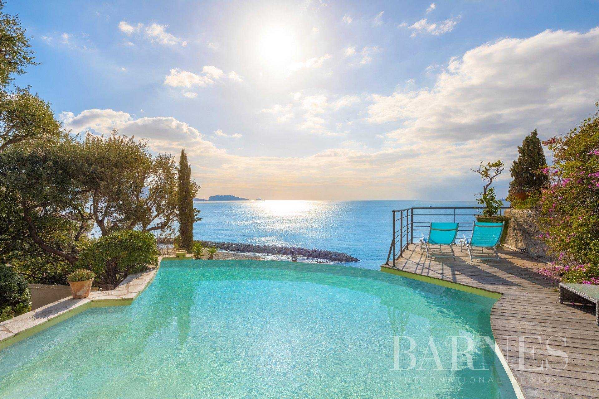 Villa Marseille 13007  -  ref 8105977 (picture 1)
