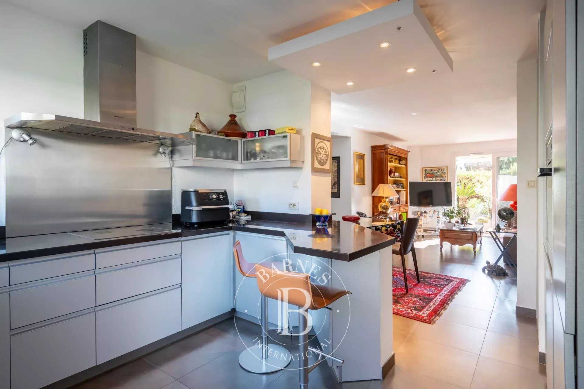 Apartment Marseille 13009  -  ref 85621868 (picture 2)
