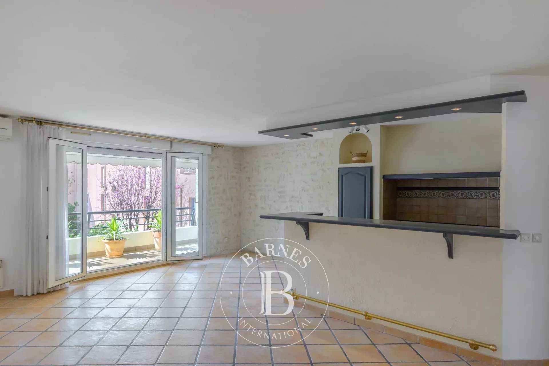 Appartement Marseille 13008  -  ref 85781182 (picture 1)