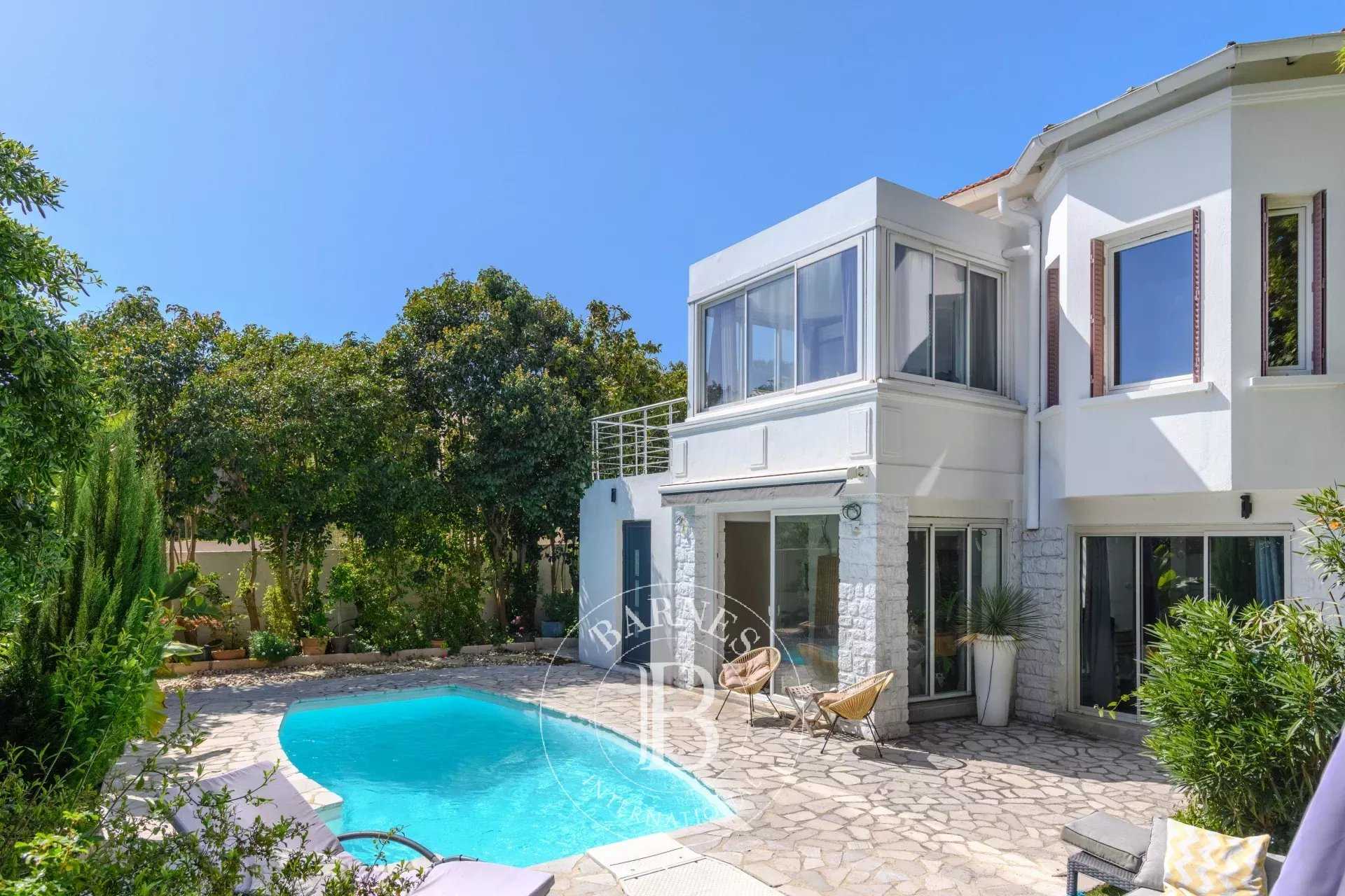 Villa Marseille 13008  -  ref 86933778 (picture 1)