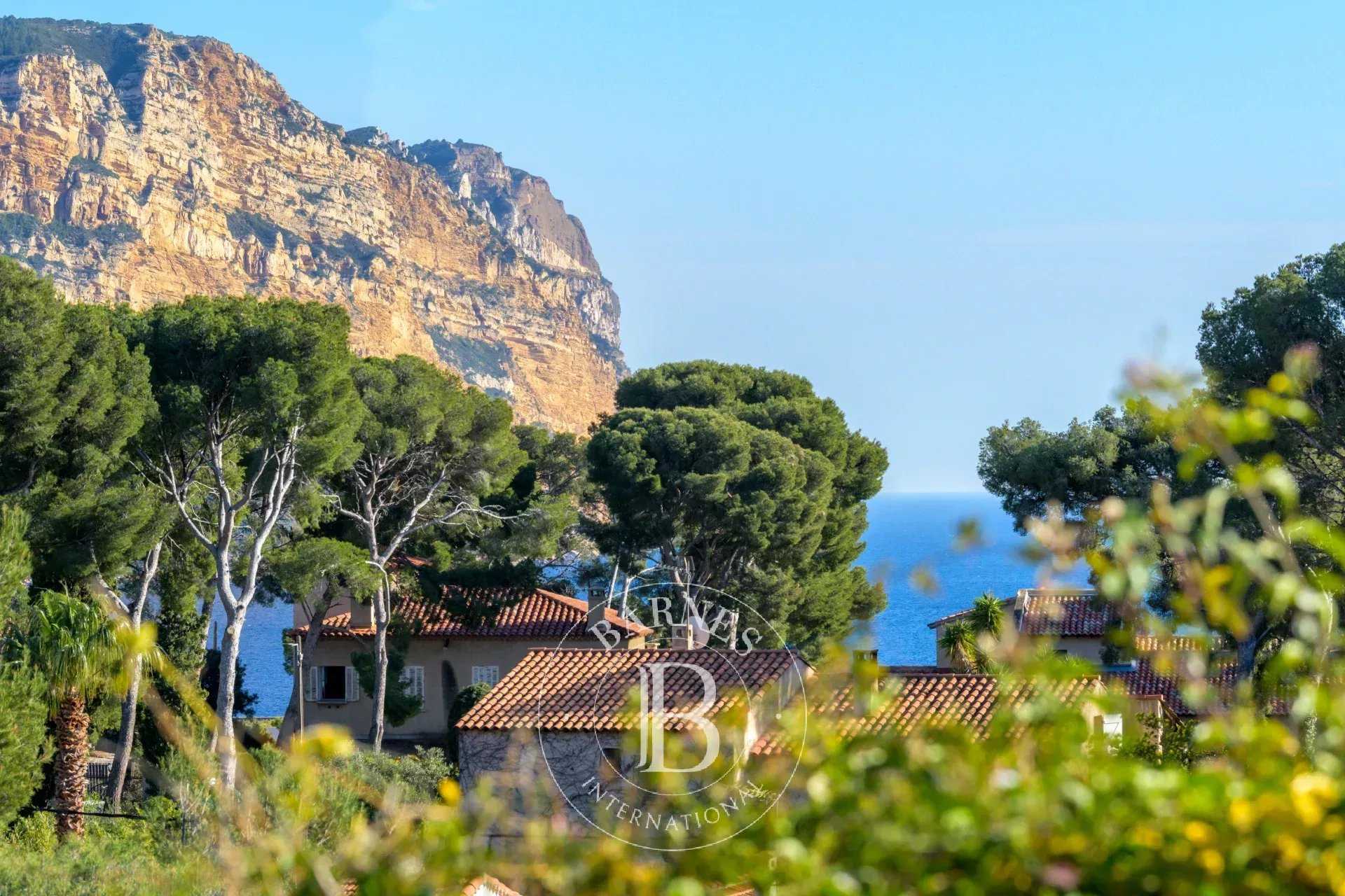Villa Cassis  -  ref 85647968 (picture 1)