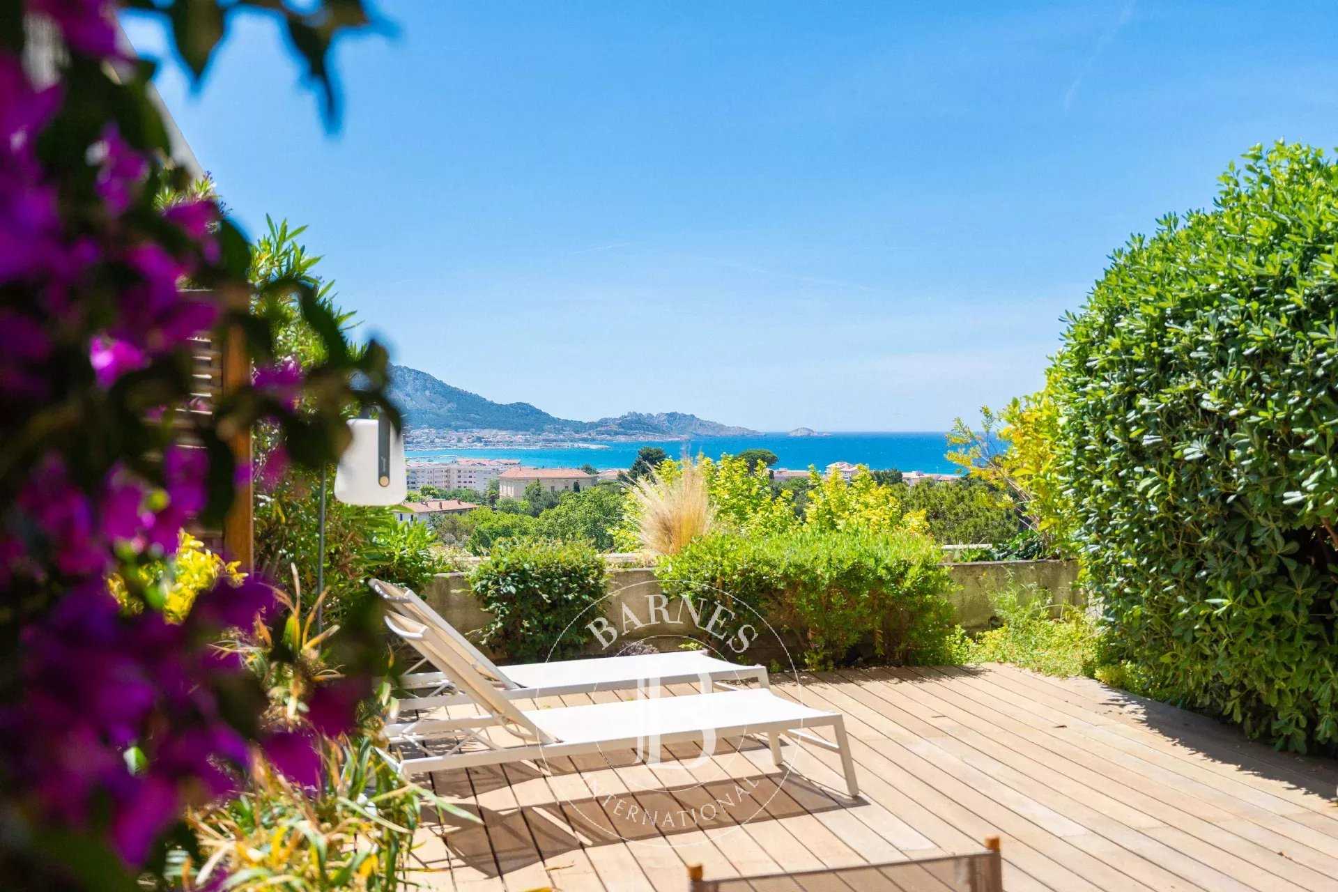 Appartement Marseille 13008  -  ref 85947232 (picture 1)